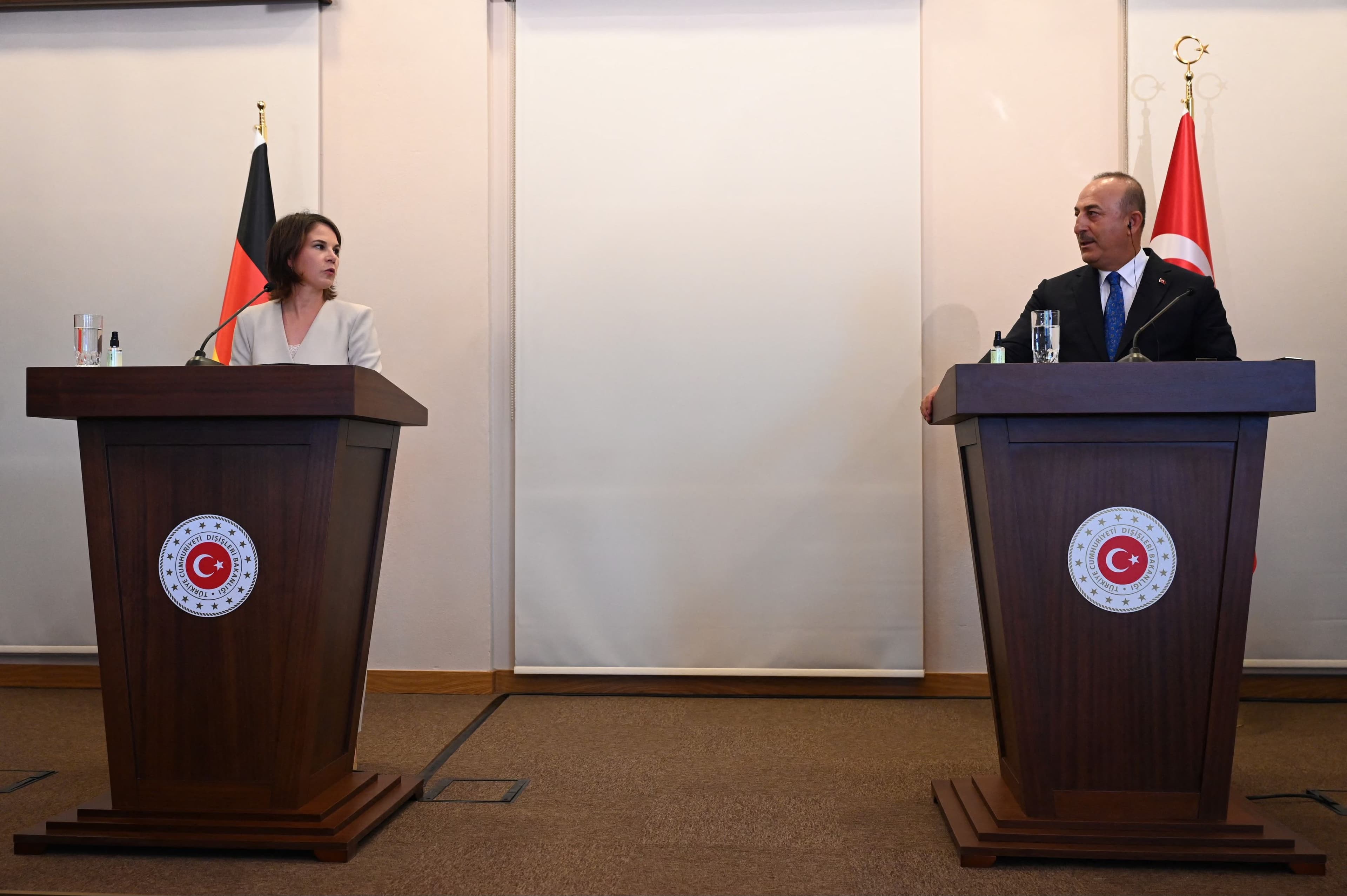 Baerbock (left) and Cavusoglu in Istanbul. Date: July 30, 2022. Photo: AFP