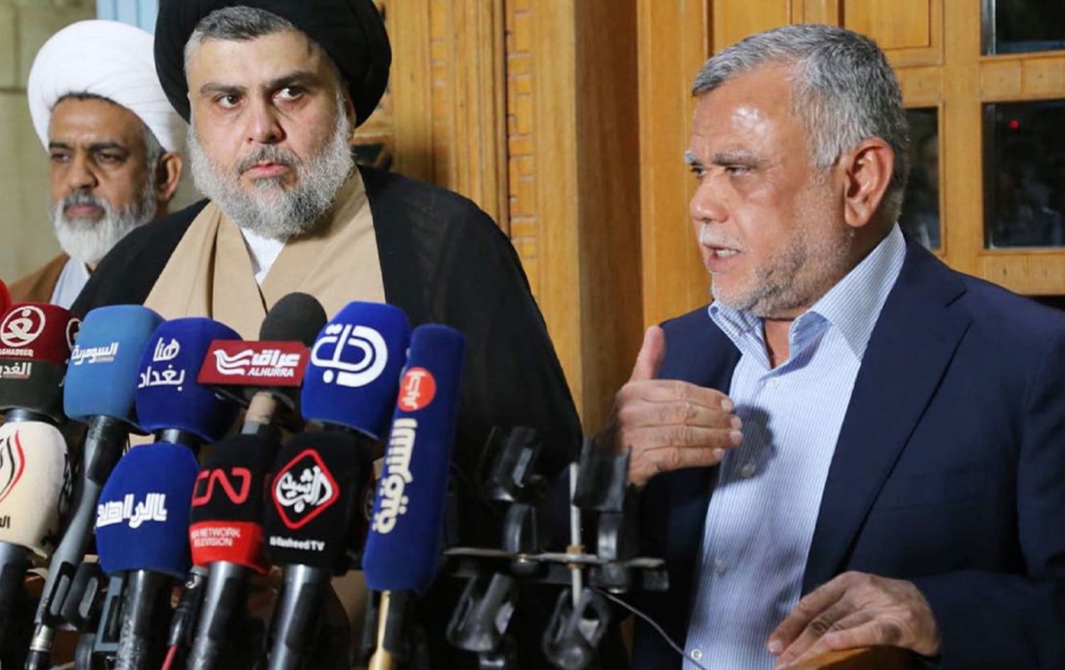 Shiite leader Muqtada al-Sadr (left), and head of the Fatih Alliance Hadi al-Amiri (right) during a joint press conference. Photo: AFP
