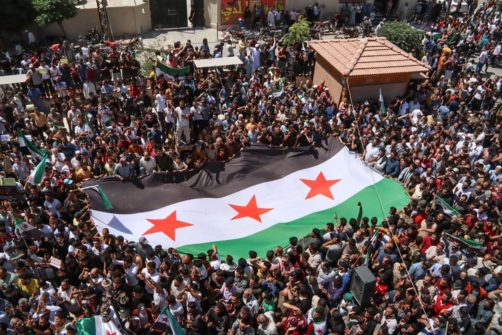 Syrians gather to protest against a proposal from the Turkish FM for reconciliation between the Syrian government and the opposition, in the border town of Azaz on August 12, 2022. Photo: AFP