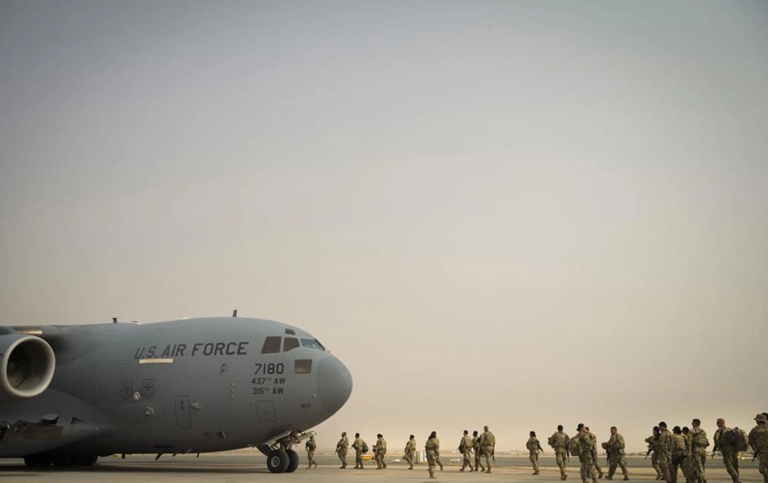 This image taken by the US Air Force shows US Army troops from the 1st Combined Arms Battalion, board a C-17 Globemaster III during an exercise during an exercise at Ali Al Salem Air Base, Kuwait, August 10, 2022. Photo: Dalton Willians/US Air Force/AP