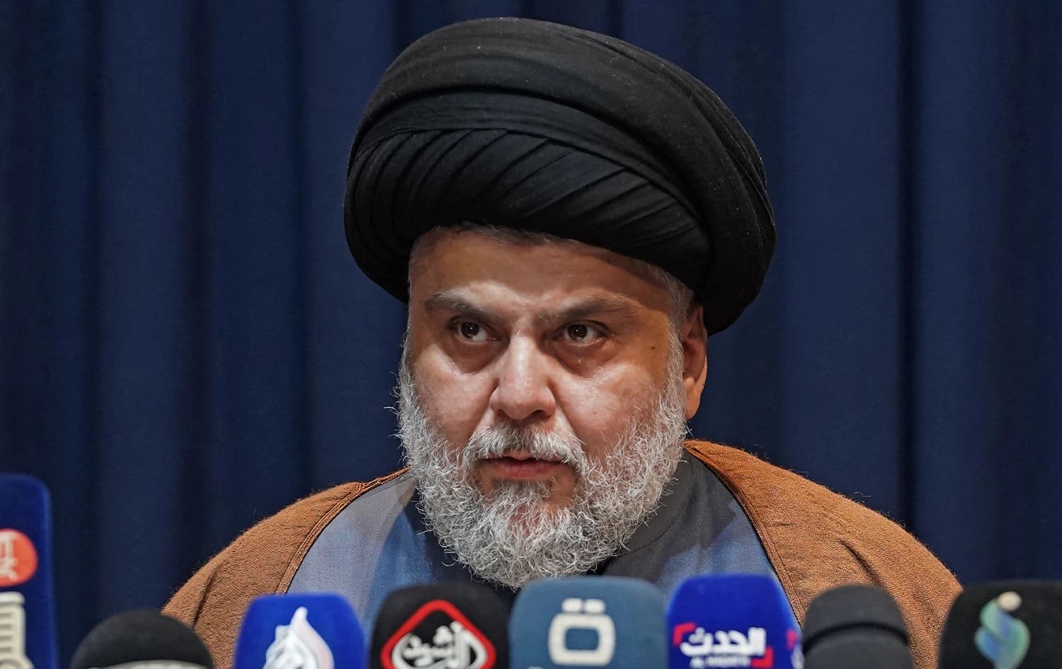 Iraqi Shiite cleric Muqtada al-Sadr giving a news conference in the city of Najaf on November 18. 2021. Photo: Ali Najafi/AFP