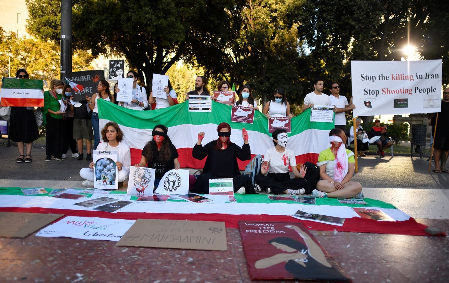 Protesters take part in a demonstration in support of Iranian protesters on October 4, 2022 in Barcelona, Spain. Photo: Pau Barrena/AFP
