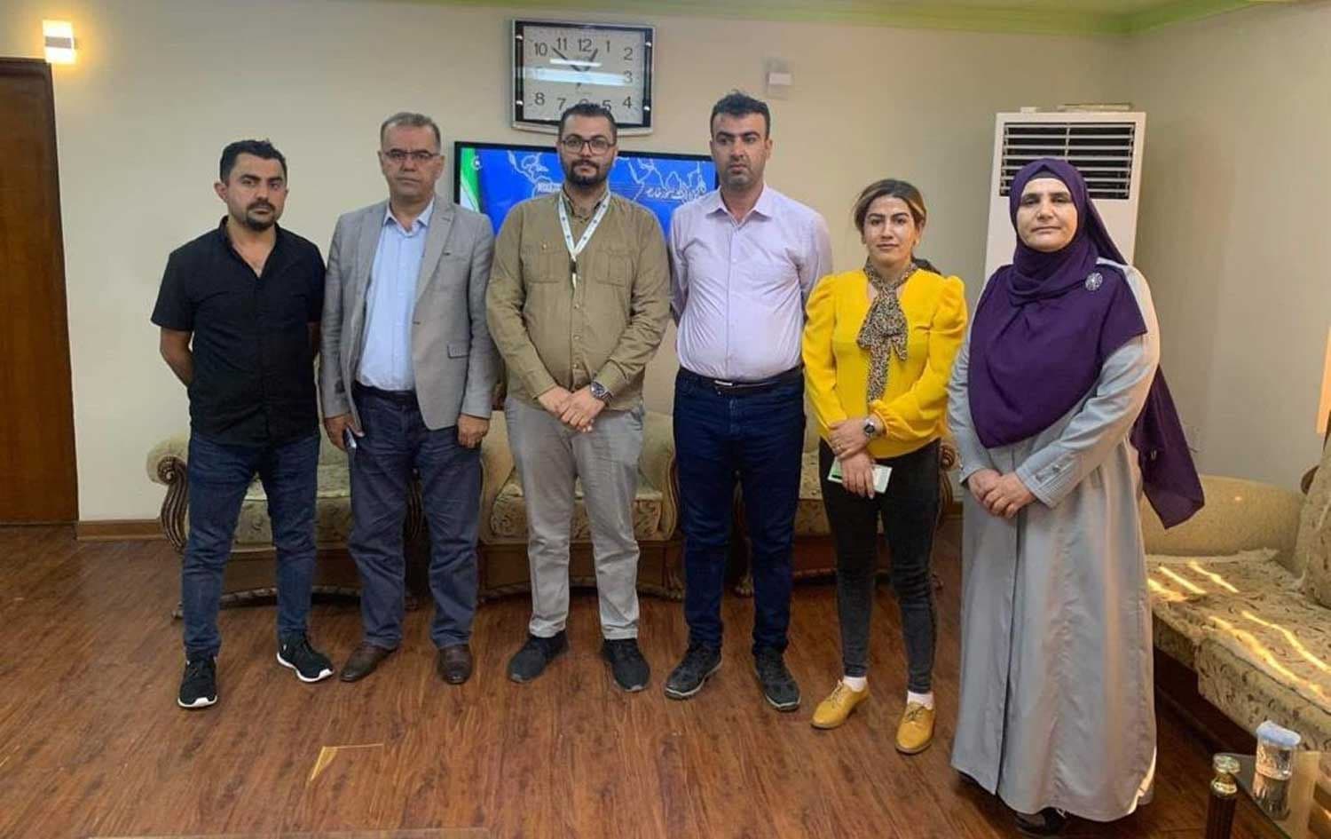 بەدریە ئیسماعیل، پەرلەمانتاری کوردستان لەگەڵ ئەو دوو رۆژنامەڤانەی دەستگیرکراون و چەند رۆژنامەڤانێکی دیکە