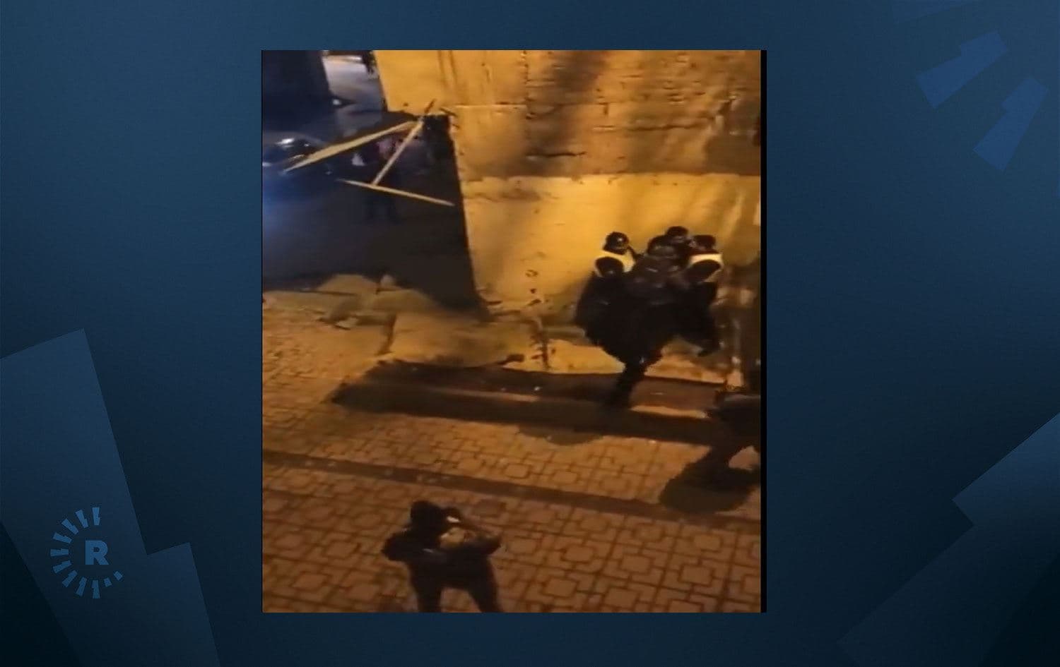 Li Amedê polîsan li ciwanekî ku dixwest bigihîje nimêjê dan