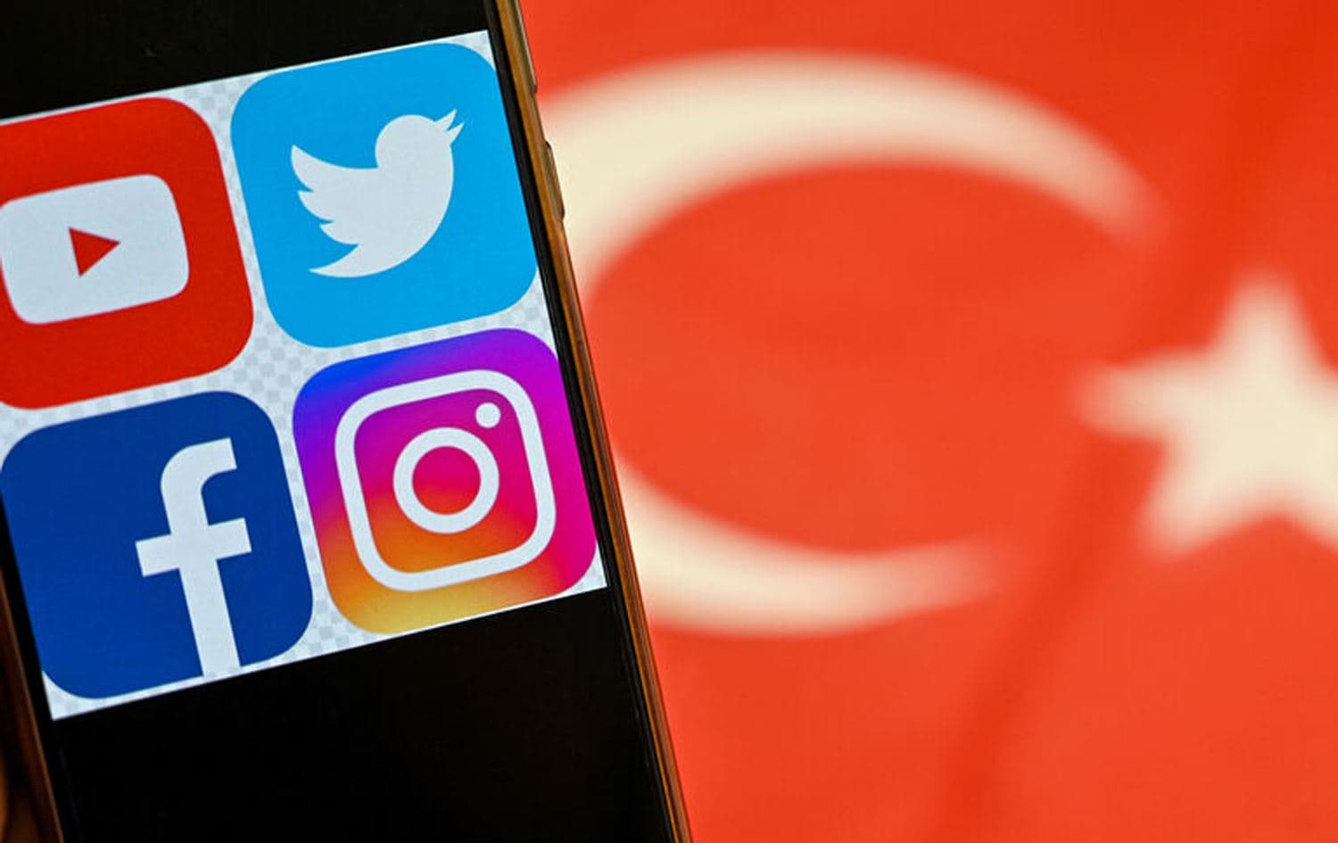 In this picture taken on September 30, 2020, logos of social networking sites are displayed on a mobile phone’s screen in Istanbul, Turkey. Photo: Ozan Kose/AFP