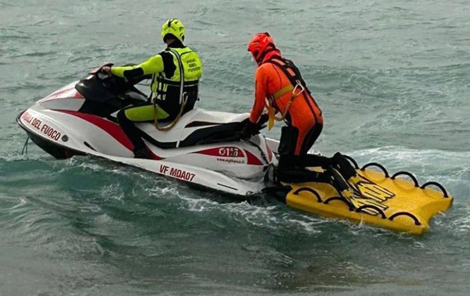 Rescue efforts underway as over 40 migrants dead in boat wreck in Crotone, Italy, on February 26, 2023. Photo: Vigili del fuoco/Twitter