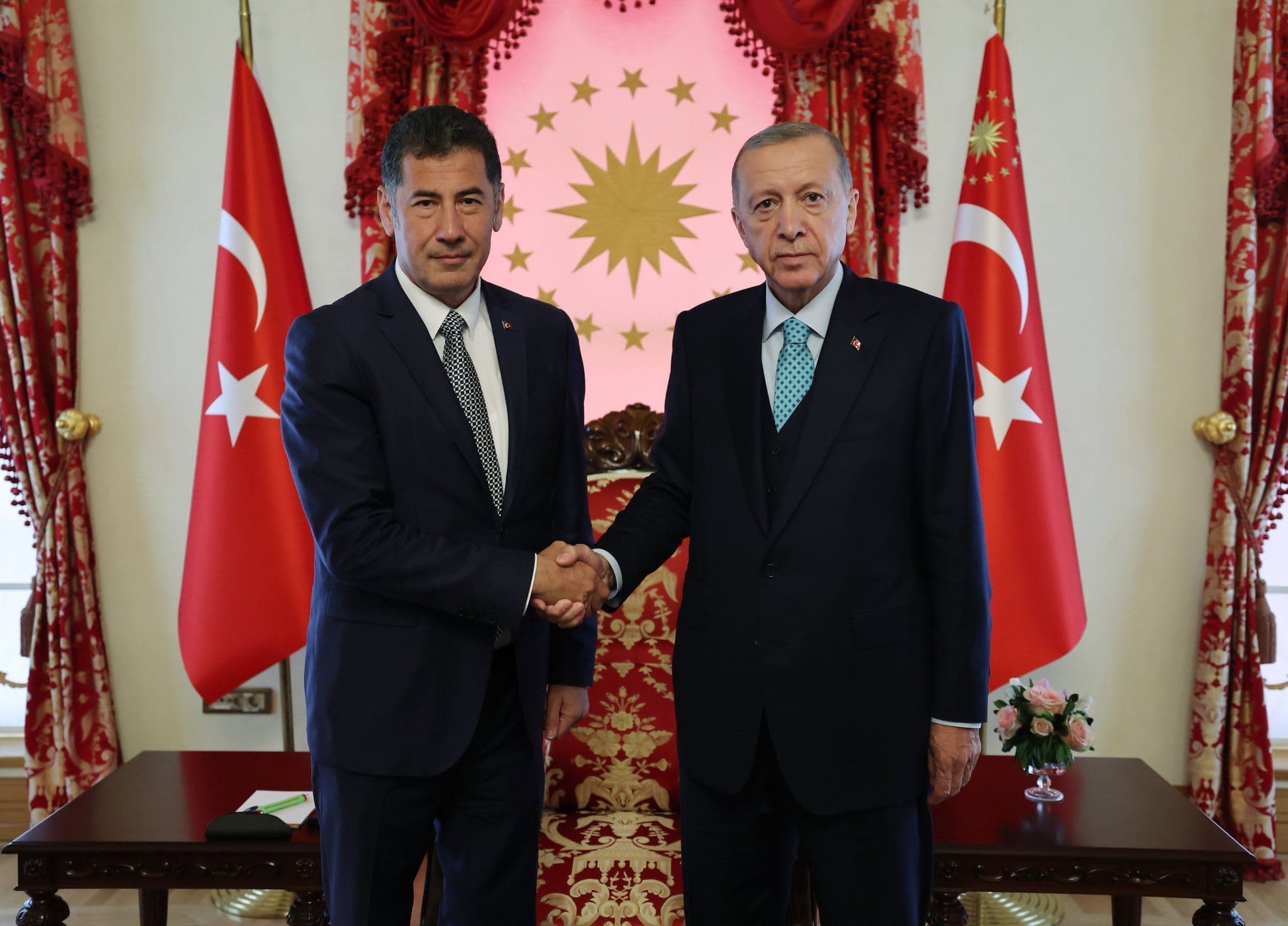 From left: Sinan Ogan and Recep Tayyip Erdogan at presidential palace in Istanbul on May 19, 2023. Photo: Turkish presidency