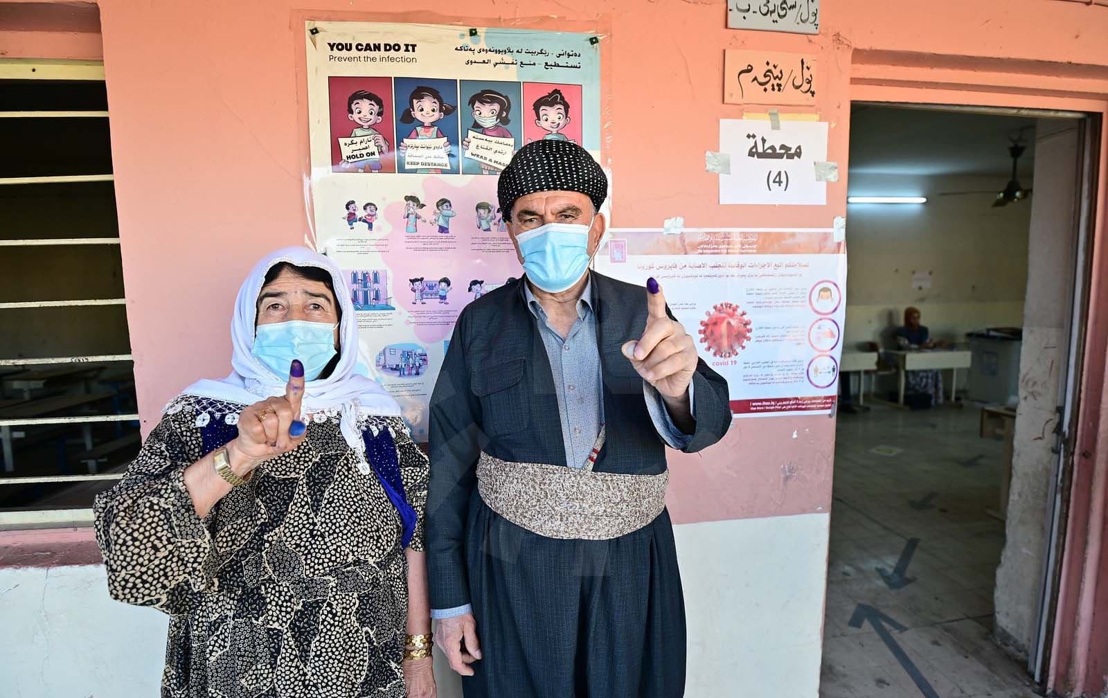 دوو هاونیشتمانی لە هەولێر لەکاتی دەنگدان بۆ هەڵبژاردنی پەرلەمانی عێراق. وێنە: بڵند تاهیر - رووداو