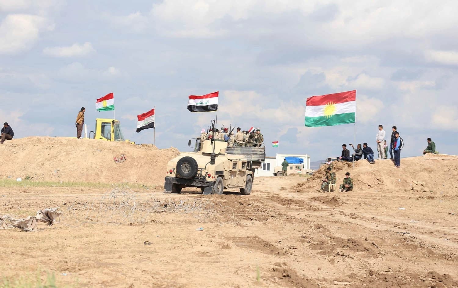Hêzên Pêşmerge û hêzên Artêşa Iraqê li Mexmûrê di dema şerê dijî DAIŞê de. Wêne: Rûdaw