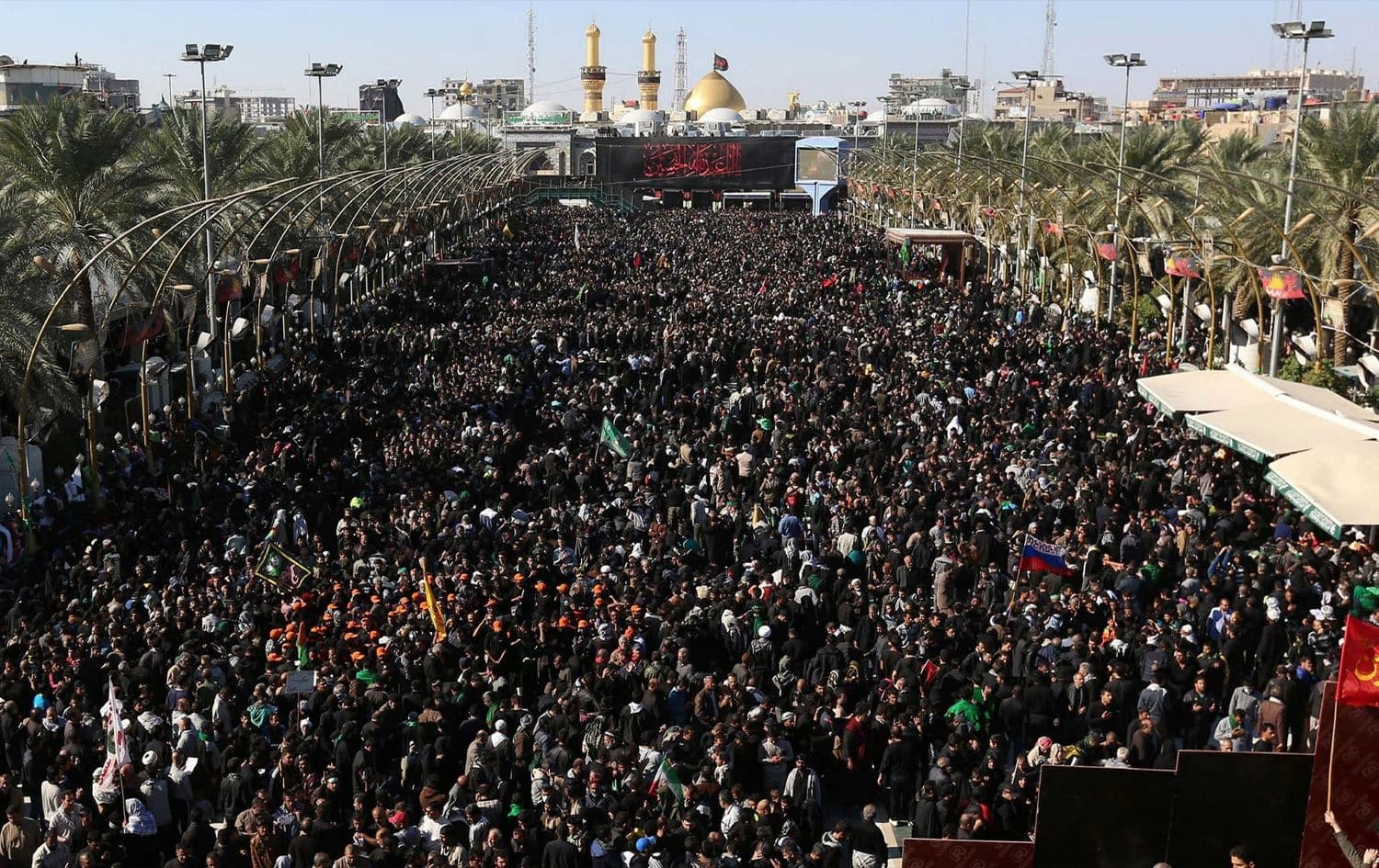 Shiite Muslim devotees gather in Iraq's central holy shrine city of Karbala on September 17, 2022. Photo: AFP