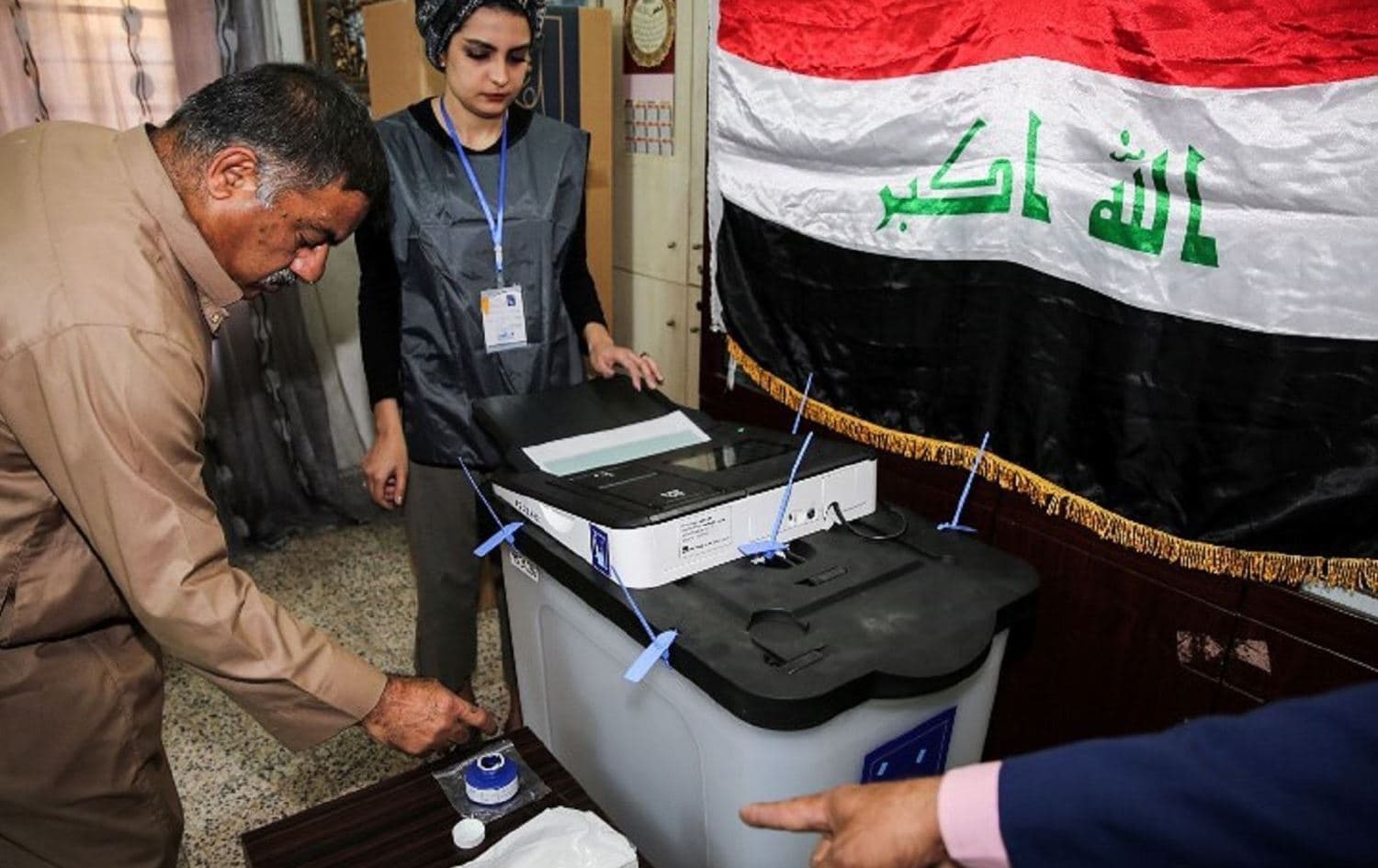 A man votes in the 2018 Iraqi parliamentary elections in Baghdad’s Karrada district. Photo: AFP