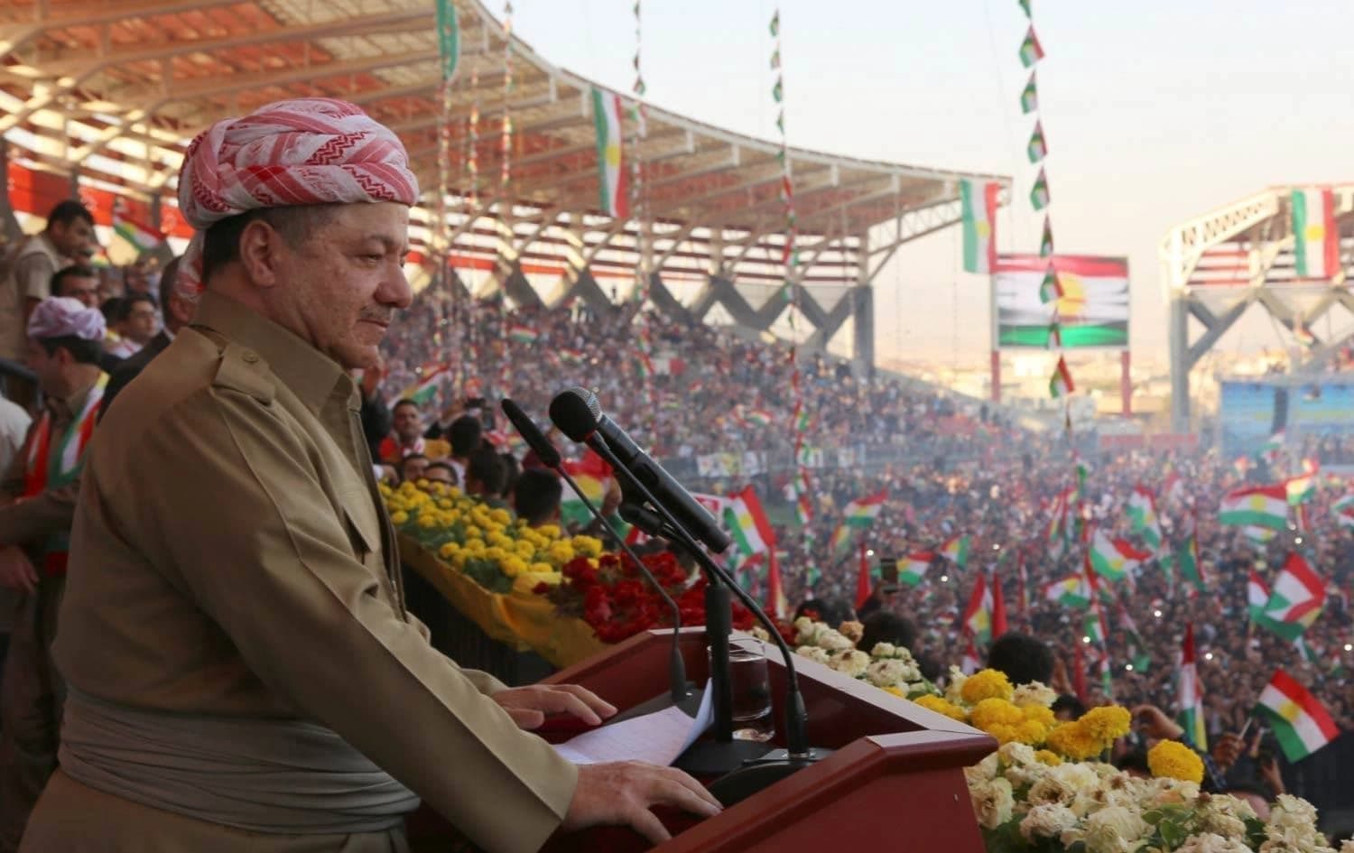 سەرۆک بارزانی لەکاتی پێشکێشکردنی گوتارێکدا لەکاتی هەڵمەتی سەرخستنی گشتپرسیی سەربەخۆیی