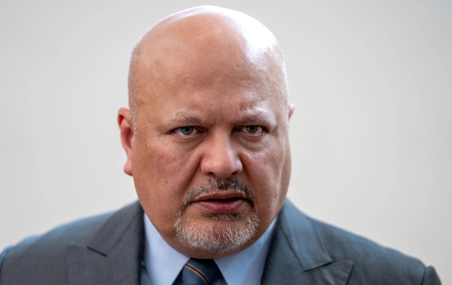 کەریم خان، داواکاری گشتیی دادگەی تاوانی نێودەوڵەتی