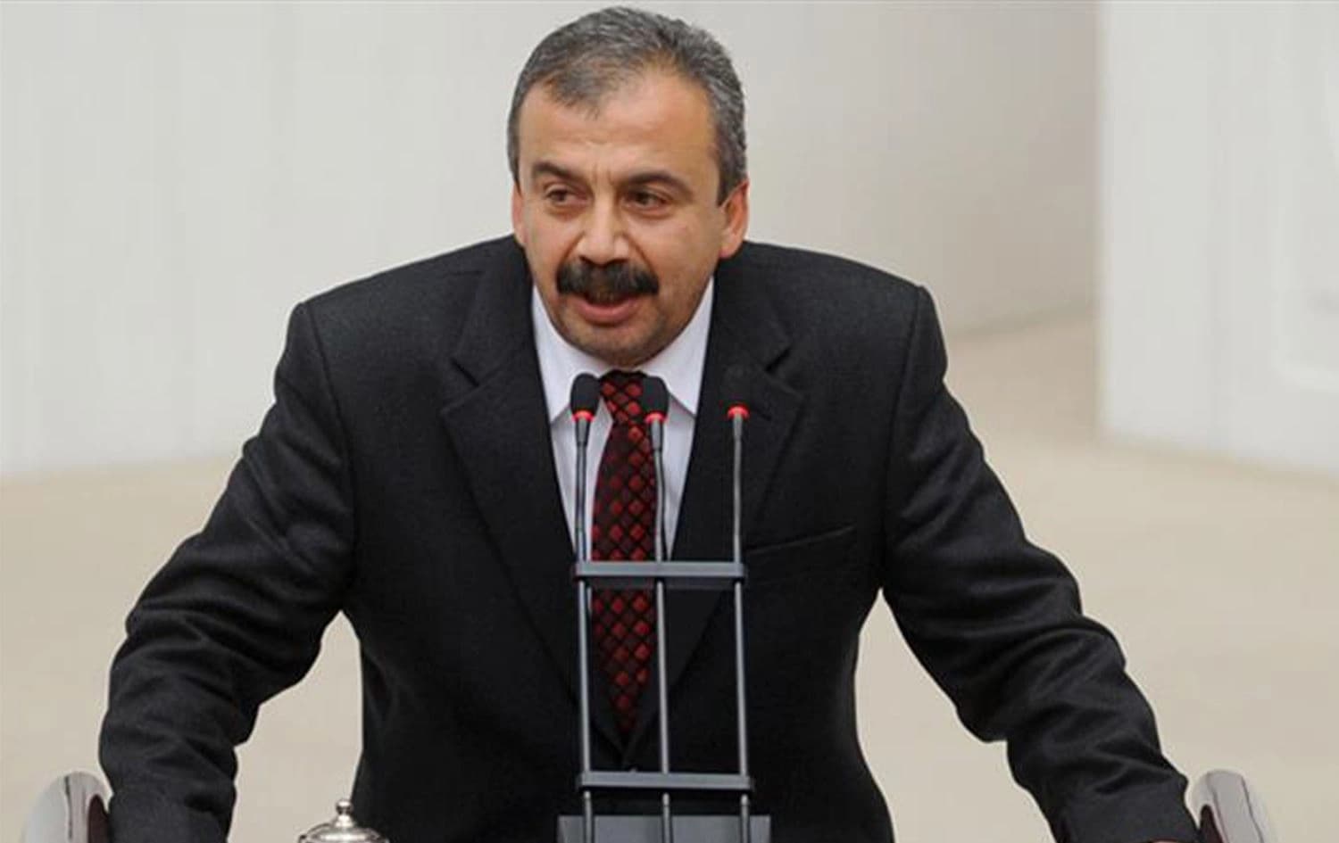 Parlamenterê Partiya Wekhevî û Demokrasiyê (HEDEP) Sirrî Sureyya Onder / Wêne: Arşîv
