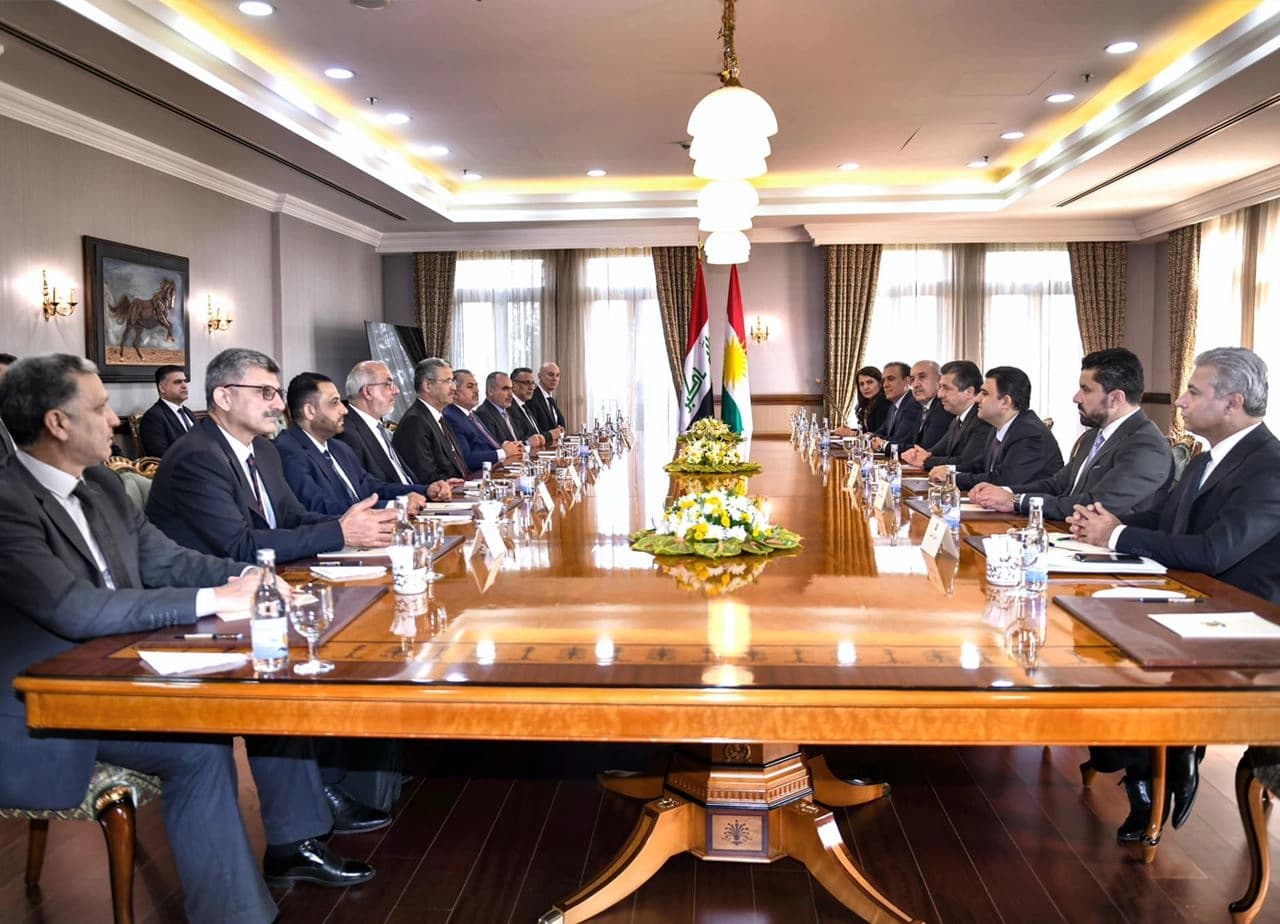 A Kurdistan Regional Government (KRG) delegation including Prime Minister Masrour Barzani (middle right) meeting with an Iraqi government delegation including Oil Minister Hayyan Abdul Ghani (middle left) in Erbil on November 12, 2023. Photo: KRG