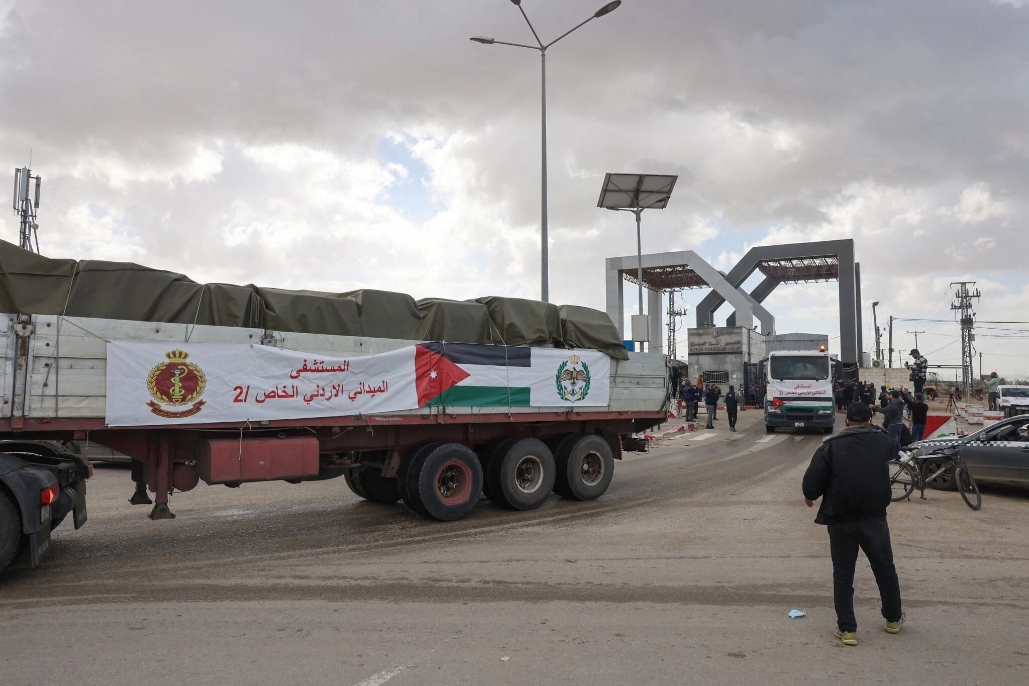 نەخۆشخانە مەیدانییەکە بە بارهەڵگر دەگوێزرێتەوە بۆ غەززە. وێنە: AFP