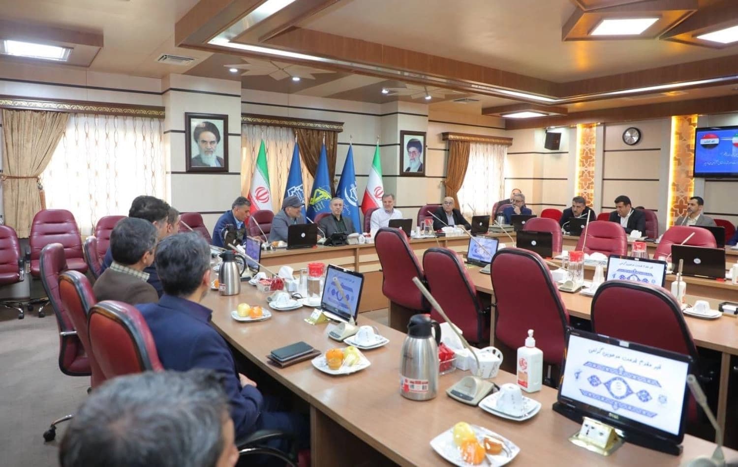 دیمەنی یەکێک لە کۆبوونەوەکانی شاندەکەی وەزارەتی کاروباری شەهیدان لە ئێران