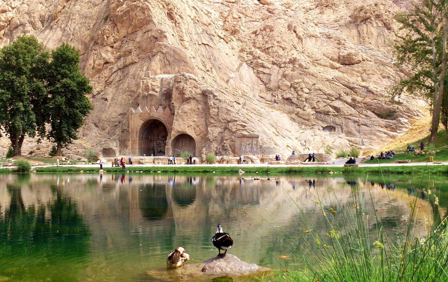 دیمەنێکی تاقوەسانی کرماشان.