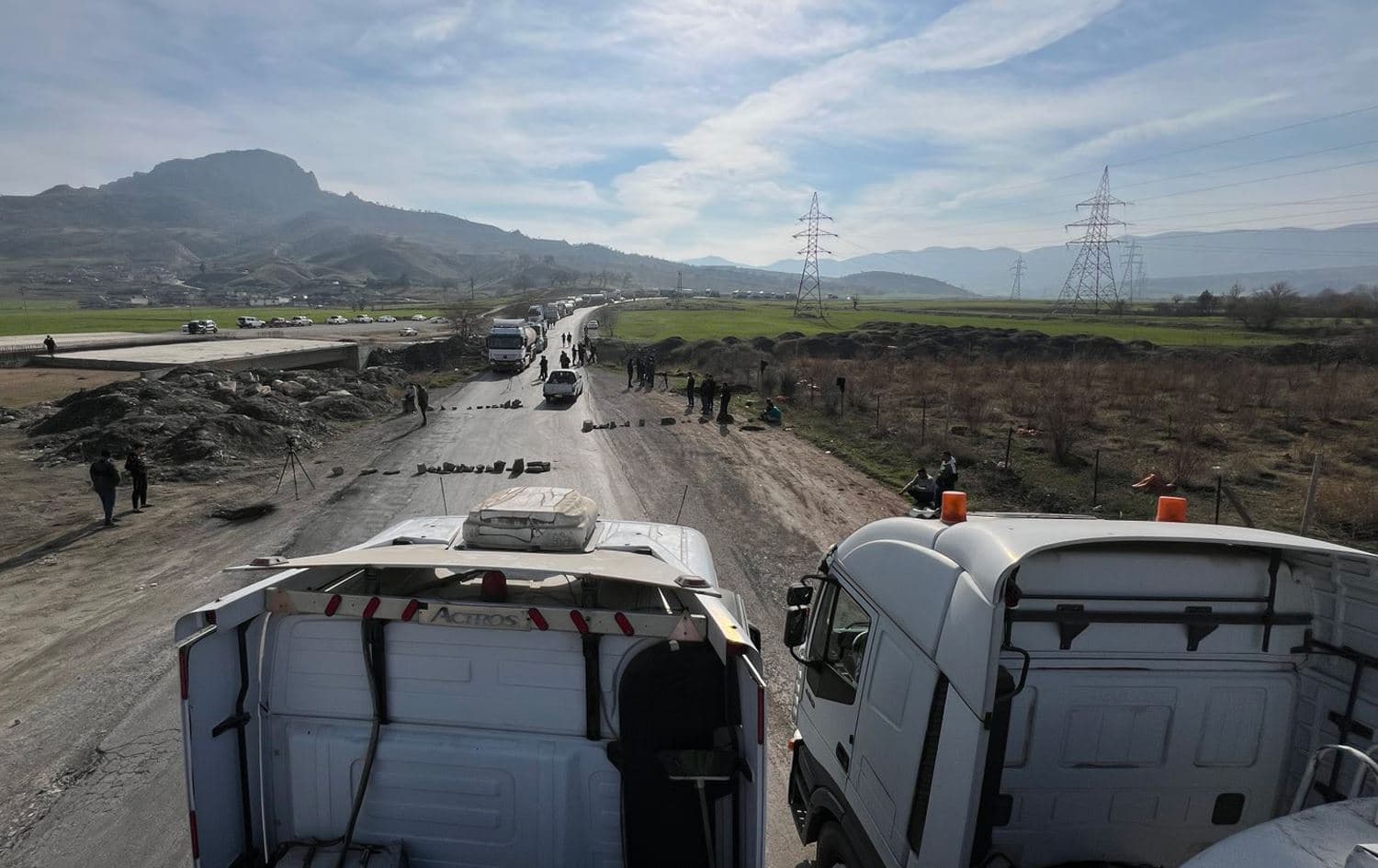 Protesters blocking trucks from accessing the main Sulaimani-Erbil highway on January 2, 2024. Photo: Mohammed Karwan/Rudaw
