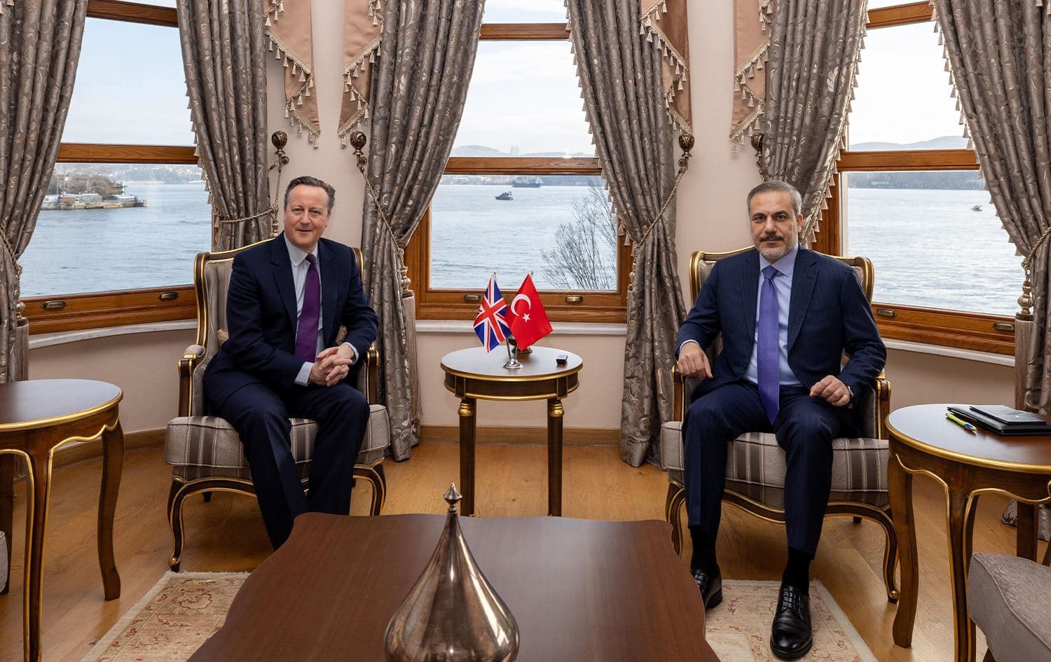 Foto: Türkiye Dışişleri Bakanı Hakan Fidan ile Britanya Dışişleri Bakanı David Cameron - Türkiye Dışişleri Bakanlığı'nın İstanbul İstinye'deki temsilciliği