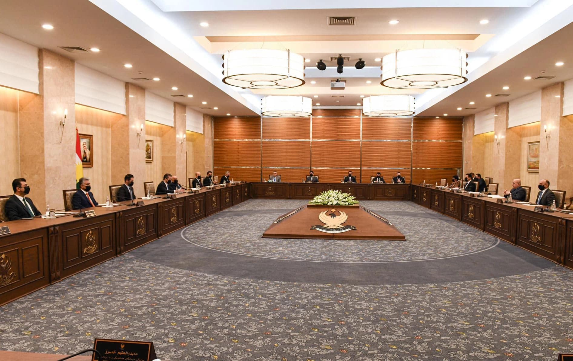 دیمەنی کۆبوونەوەیەکی پێشتری ئەنجوومەنی وەزیرانی هەرێمی کوردستان.