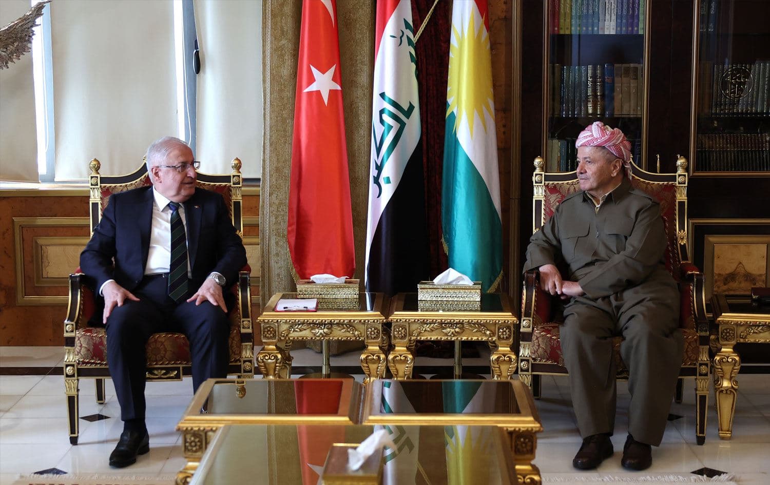 Başkan Mesud Barzani, Türkiye Milli Savunma Bakanı Yaşar Güler ve beraberindeki heyeti kabul etti
