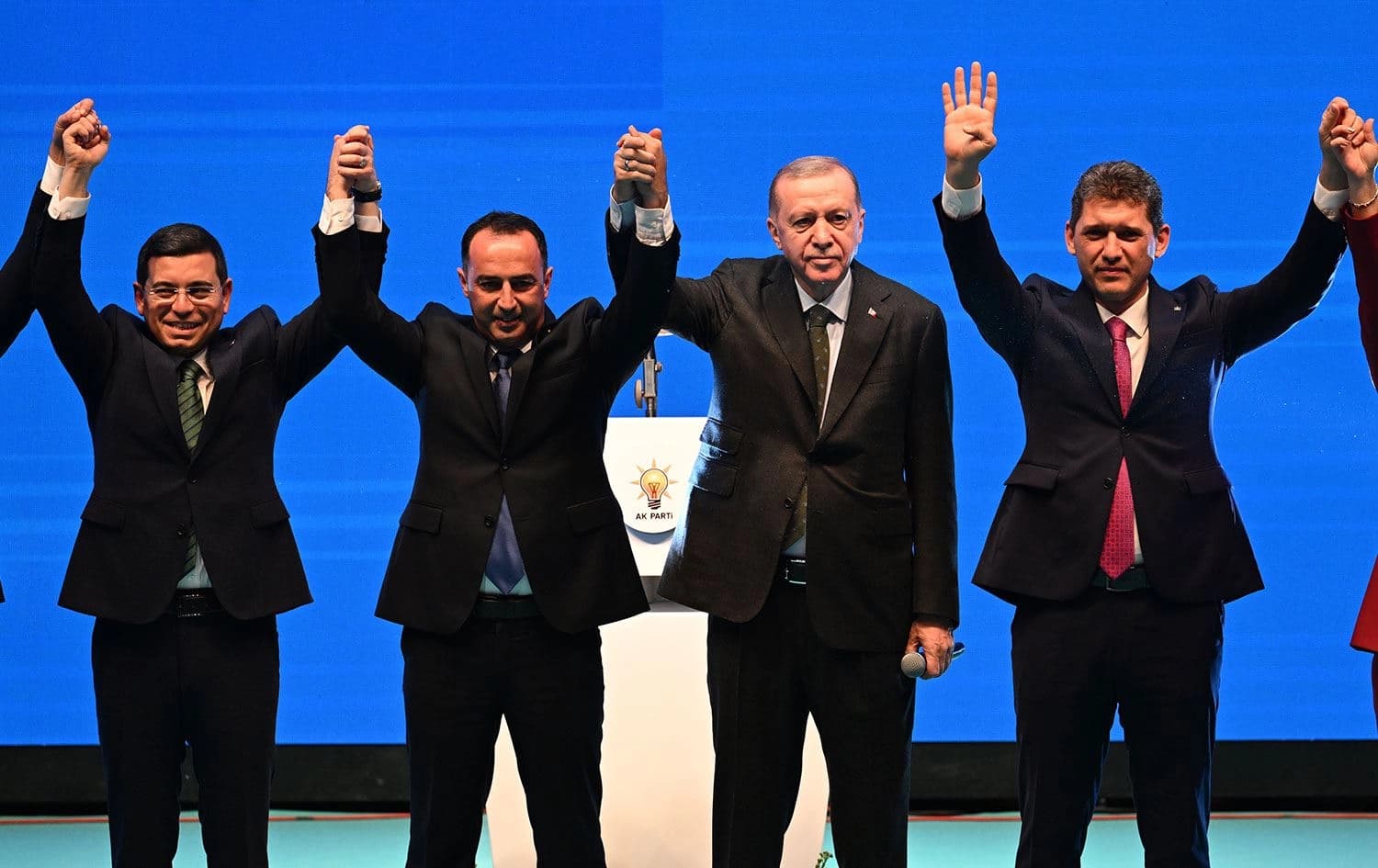 Erdoğan AK Parti Antalya İlçe Belediye Başkan Adayları Tanıtım Toplantısına katıldı / Foto: AA