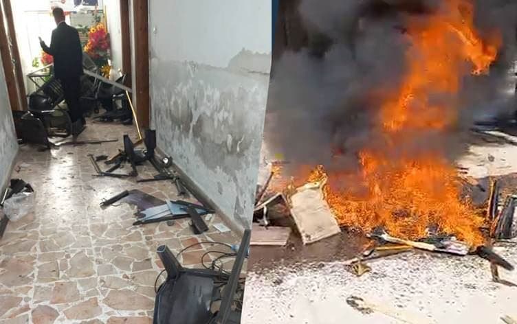 دیمەنی دوای هێرشی جوانێن شۆڕشگێڕ بۆ سەر نووسینگەی پەدەکەسە لە کۆبانێ.