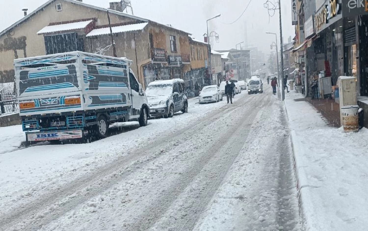 Li navçeya Elkê ya Şirnexê berf dibare / Wêne: AA
