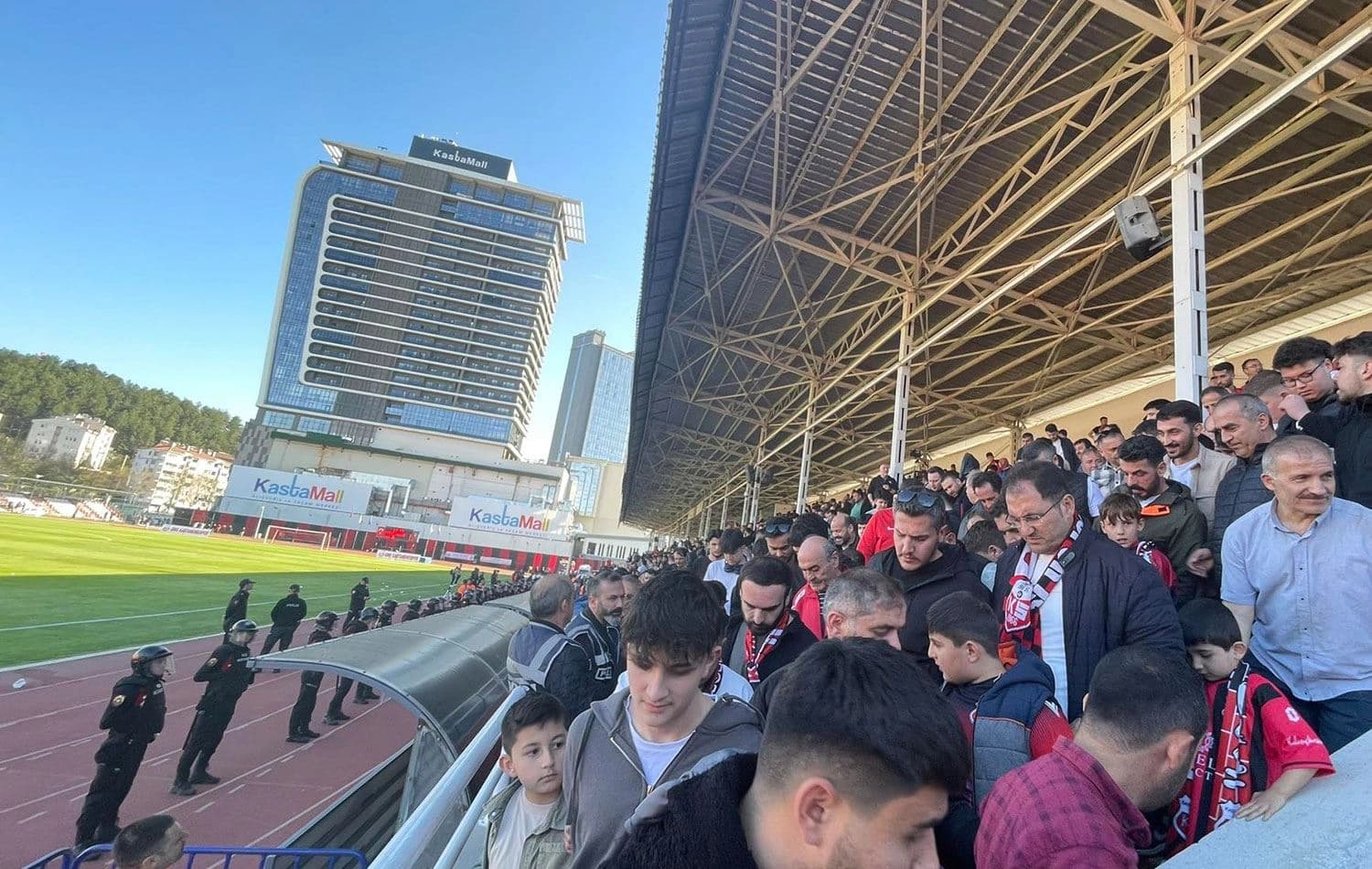 Amedspor, Kastamonuspor ile Gazi Stadı'nda karşılaştı. / Foto: Şevket Herki / Rûdaw