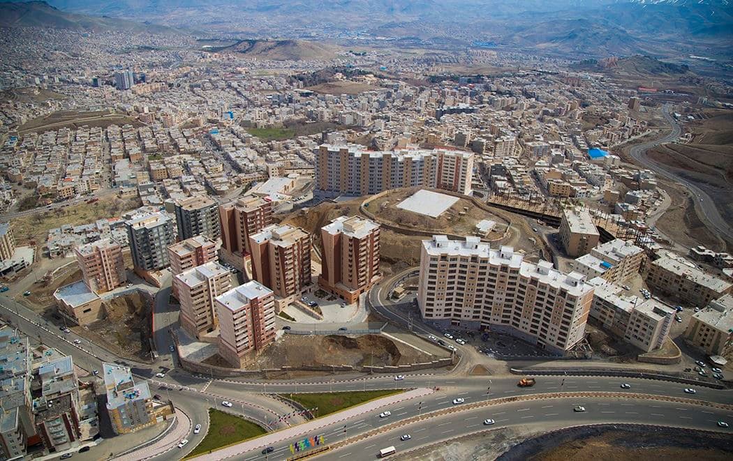 دیمەنێکی شاری سنە لە ئاسمانەوە.
