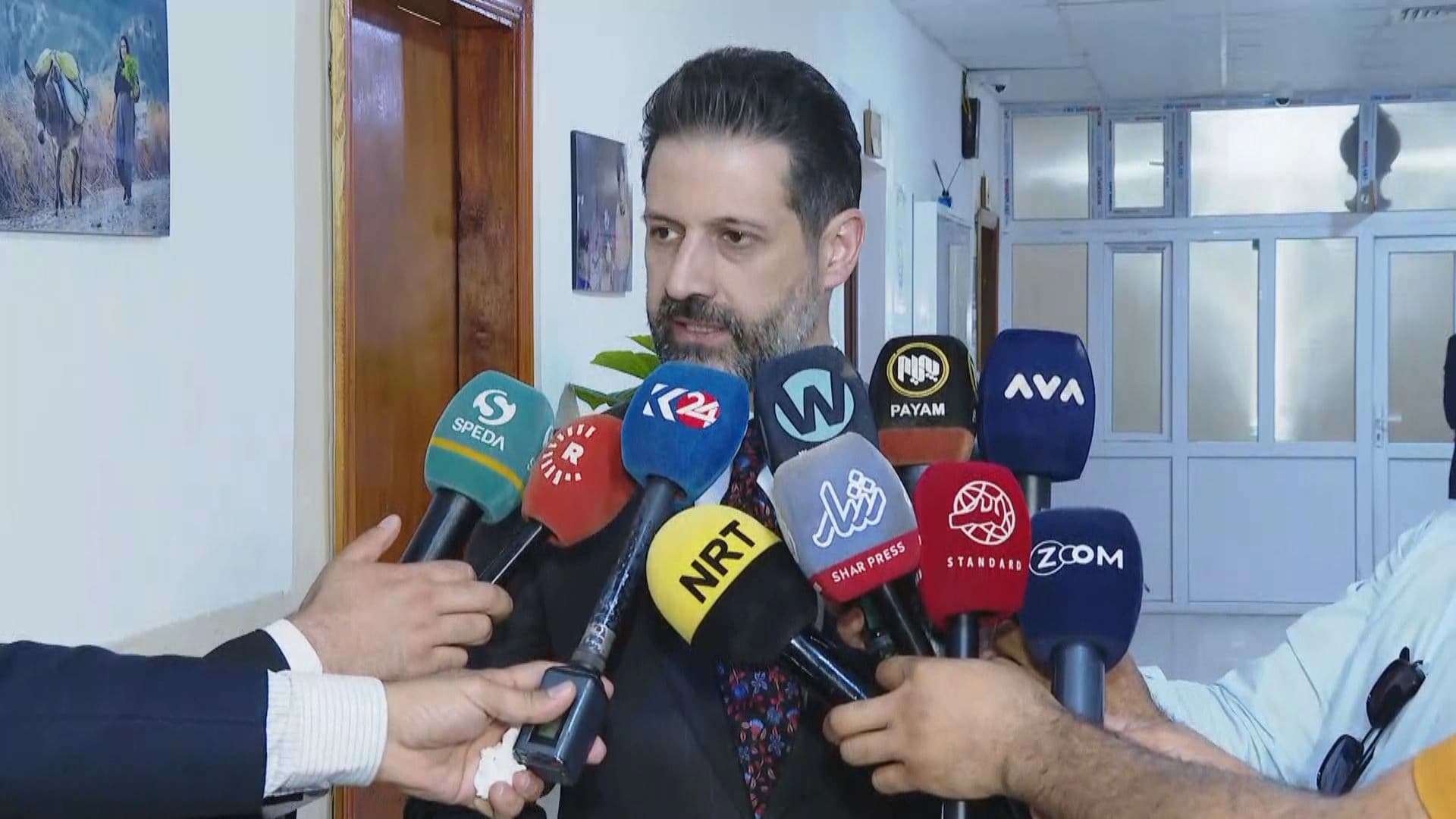 قوباد تاڵەبانی، لەکاتی قسەکردنی بۆ رۆژنامەڤانان لە رانیە
