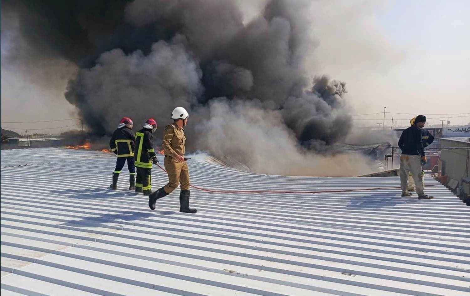 Firefighting teams trying extinguisht the warehouse fire in Baghdad on June 9, 2024. Photo: INA