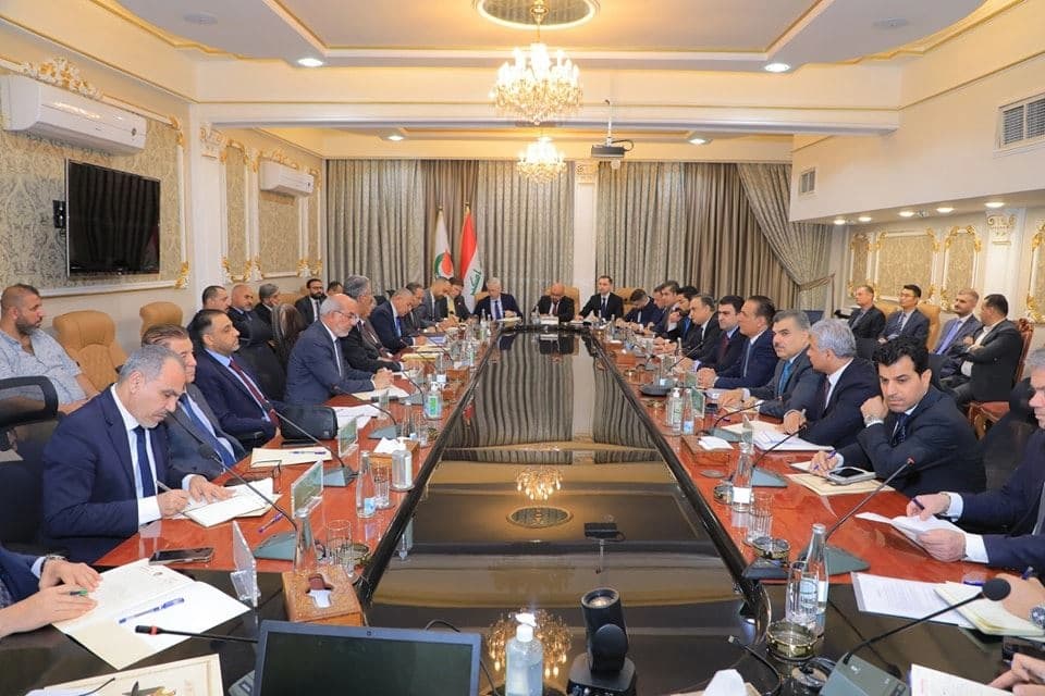 وێنەیەکی کۆبوونەوەکەی شاندی حکومەتی هەرێمی کوردستان و کۆمپانیا نەوتییەکان لەگەڵ شاندی وەزارەتی نەوتی عێراق لە بەغدا لە ٩ـی حوزەیرانی 2024