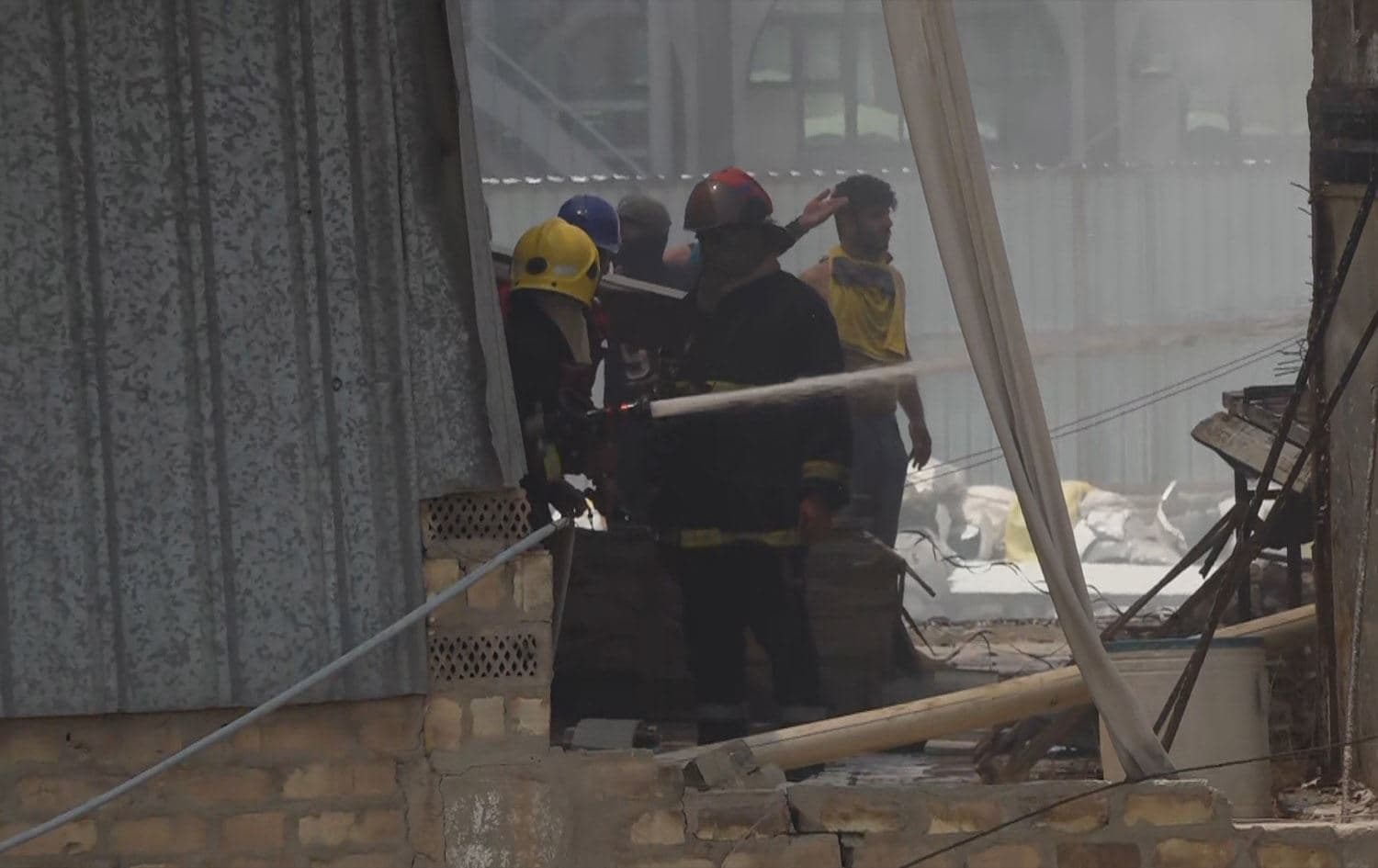Firefighters scramble to extinguish the fire in Baghdad's Sinak bazaar on June 24, 2024. Photo: Rudaw