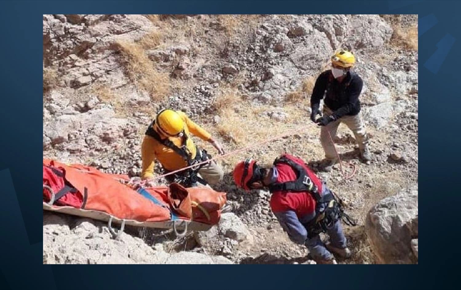 Cenazeyê kesê mirî tê veguhastin \ Kirmaşan Wêne: Medya Civakî