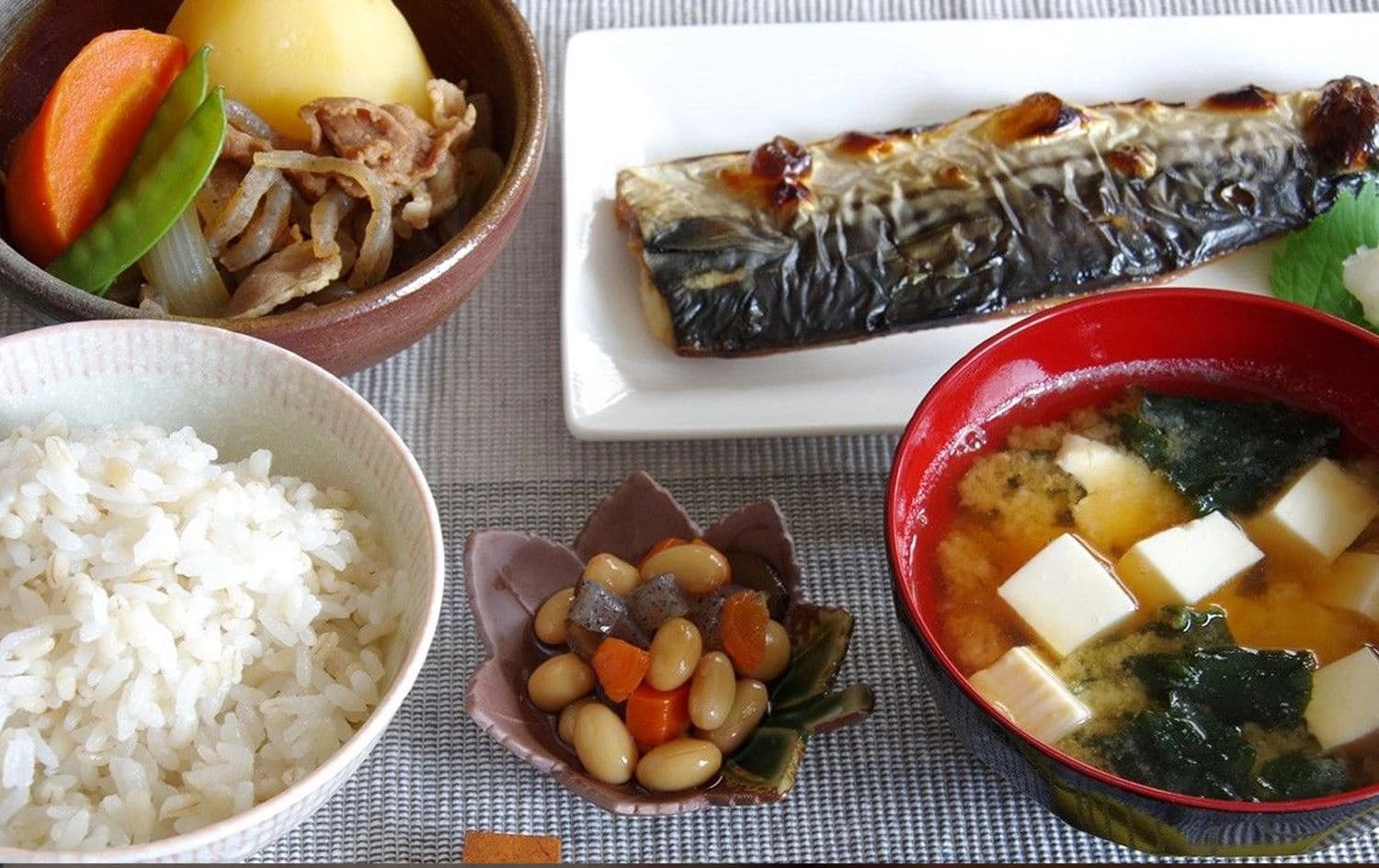 بەشێک لە خۆراکەکانی رێژیمی ژاپۆنی. وێنە: nippon