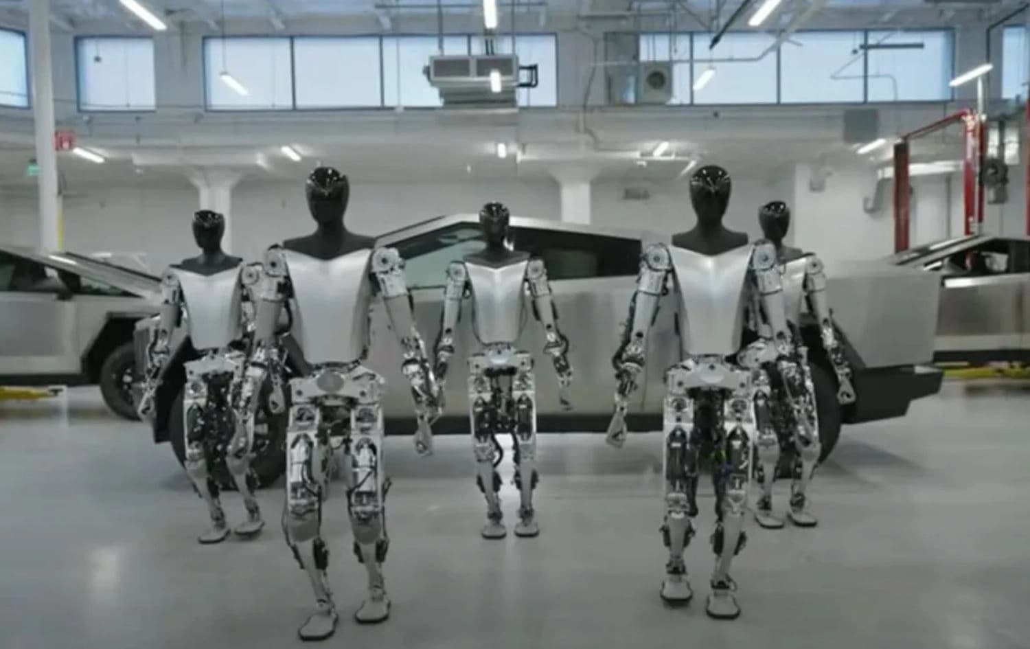 Foto: Elon Musk, Tesla'nın gelecek yıl insansı robotları kullanacağını duyurdu