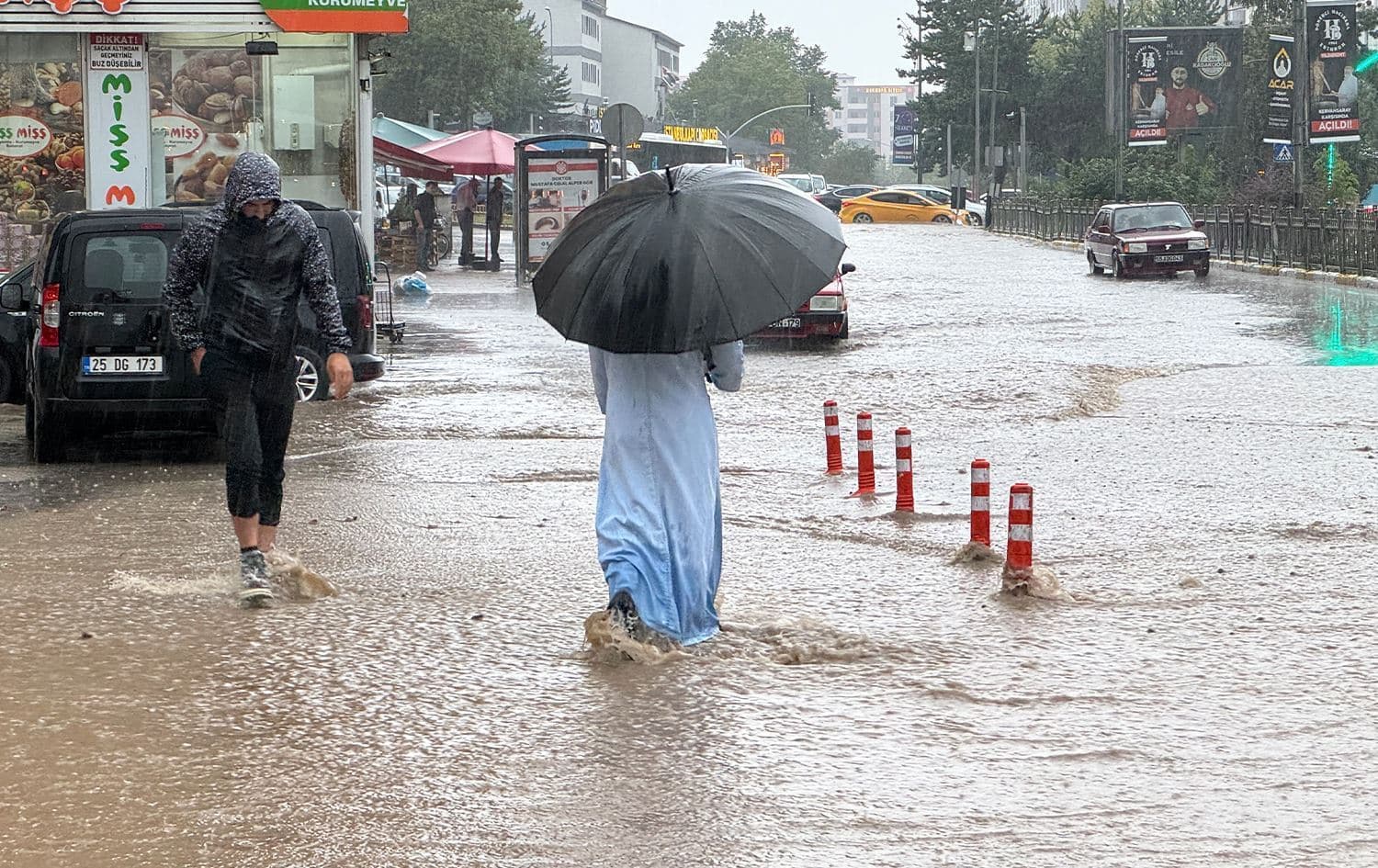 بارانبارین لە ئەرزەڕۆمی باکووری کوردستان. وێنە: AA