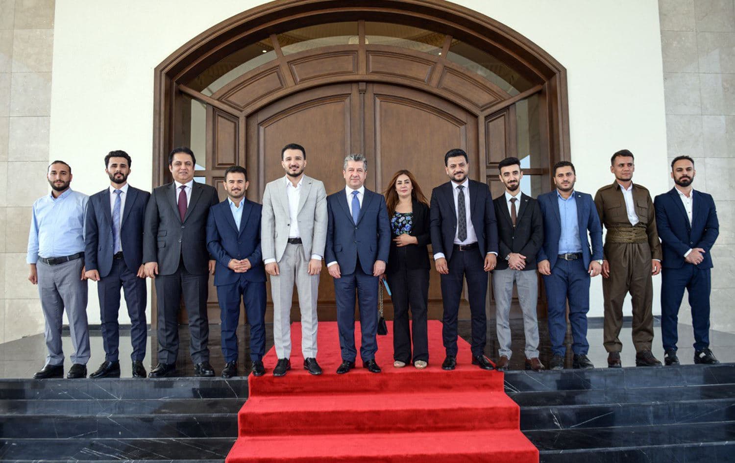 Kurdistan Region Prime Minister Masrour Barzani (center) and Education Minister Education Minister Alan Hama Saeed (third from left) pose with non-contracted teachers following a meeting on August 25, 2024. Photo: KRG