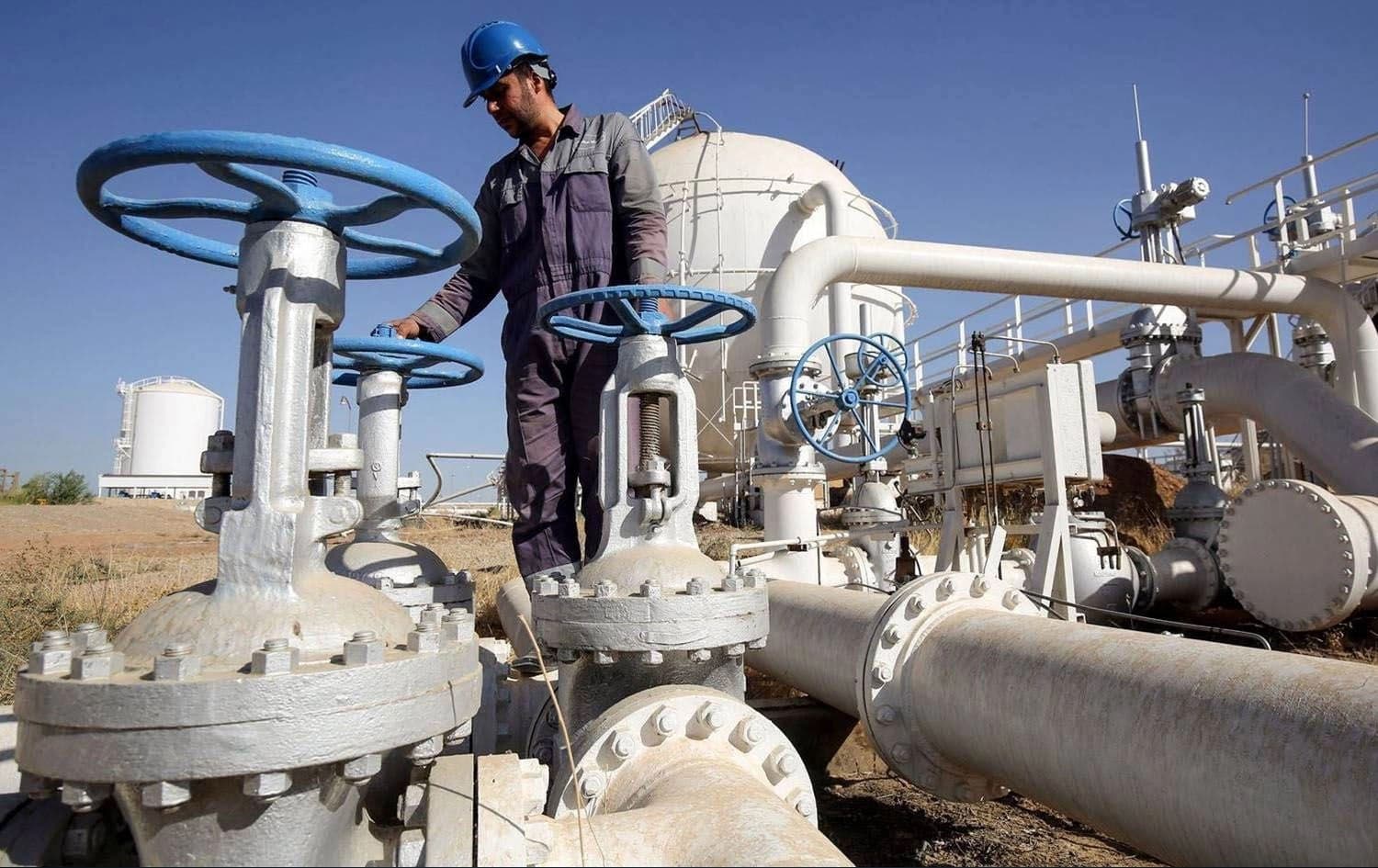 An Iraqi oil employee checks pipelines at the Bai Hassan oil field, west of Kirkuk. Photo: AFP