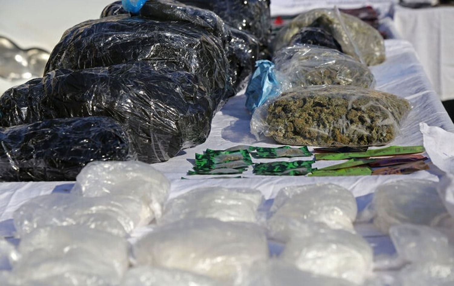 Seizure of 10 kilograms of narcotics by Iranian police in Mahabad 2019, Photo: IRNA