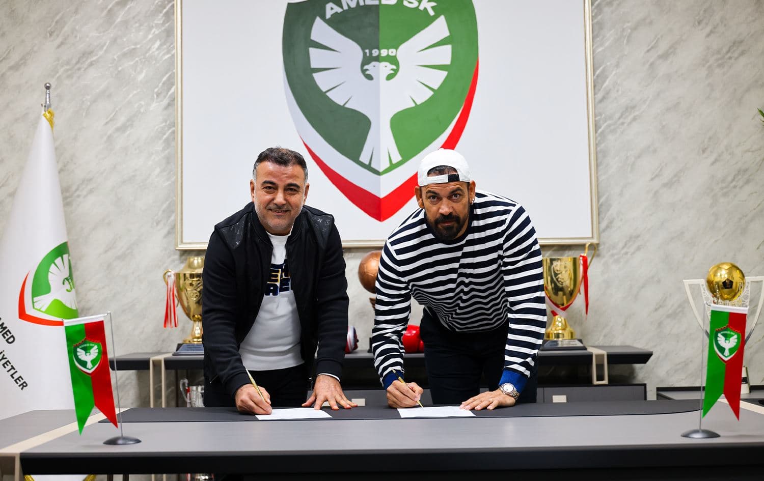 Servet Çetîn peymana bi Amedsporê re îmze kir / Wêne: Amedspor