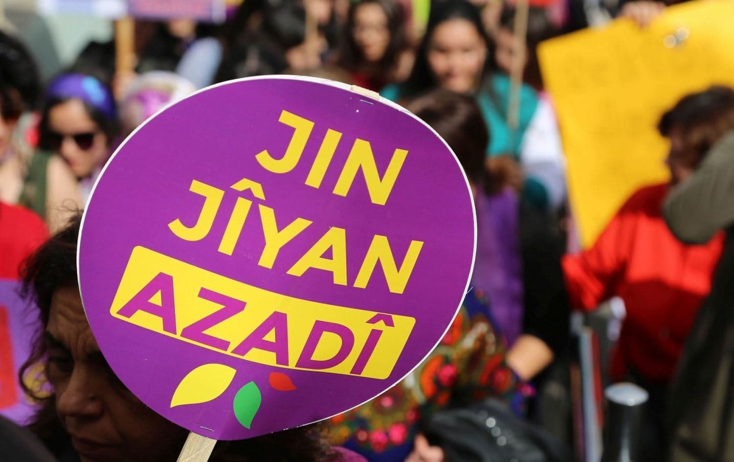 A sign reading "Jin, Jiyan, Azadi" (Woman, Life, Freedom). Photo: Mezopotamya Agency
