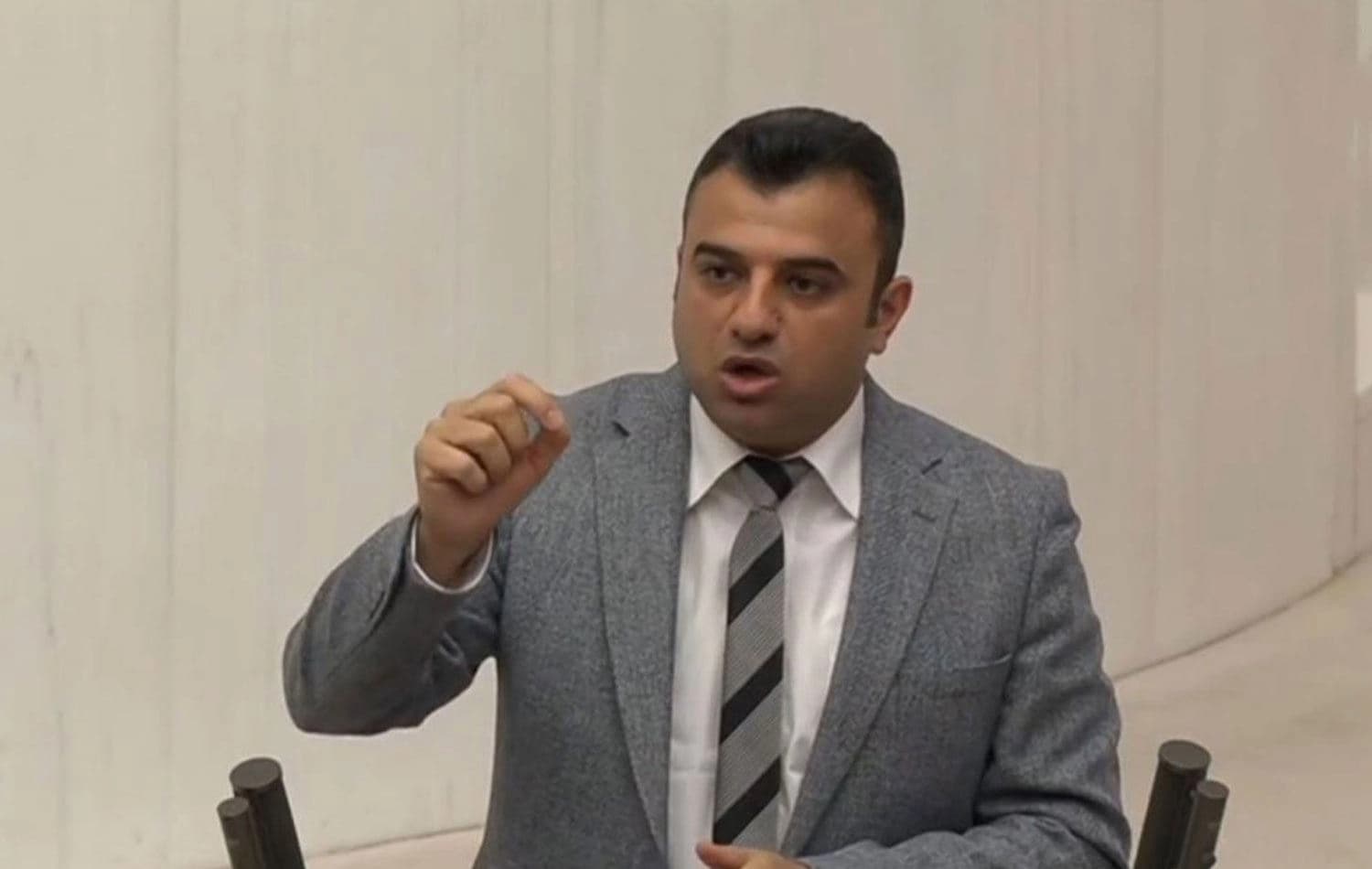 DEM Parti Urfa Milletvekili Ömer Öcalan, Abdullah Öcalan ile İmralı’da yaptığı görüşmenin detaylarını anlattı. /Video alıntısı / Rûdaw