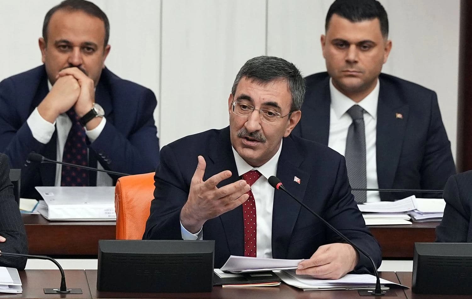 Cevdet Yılmaz; Meclis Genel Kurulu'nda, Cumhurbaşkanlığı ve bağlı kuruluşların 2025 yılı bütçe görüşmelerinde milletvekillerinin sorularını yanıtladı.
