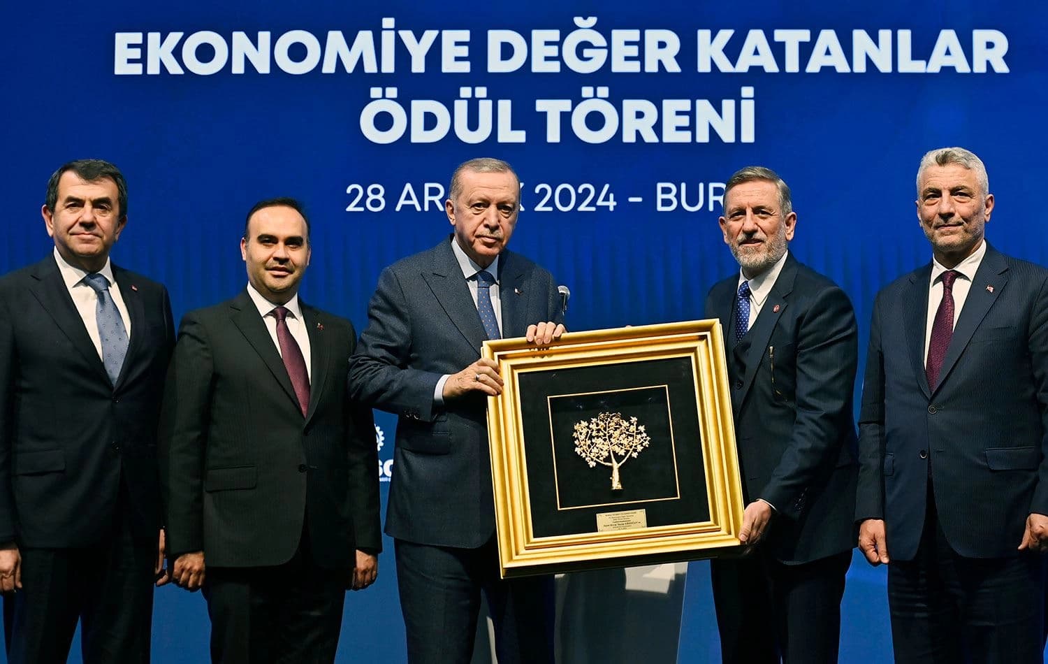 Erdoğan, Bursa Ticaret ve Sanayi Odası Ekonomiye Değer Katanlar 49. Ödül Töreni'ne katıldı. / Foto: AA