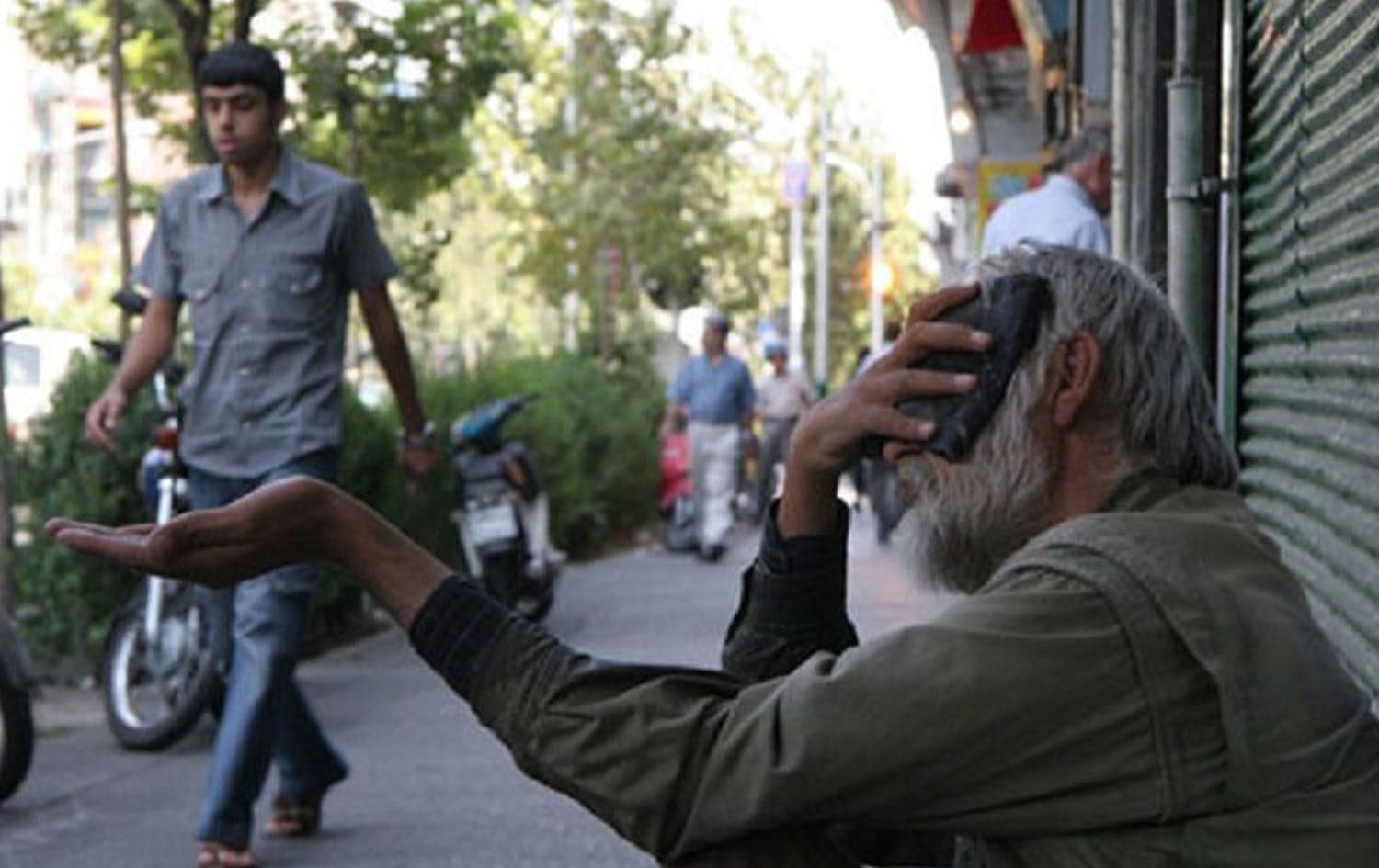 A beggar in Iran's capital of Tehran on March 24, 2023. Photo: IRNA