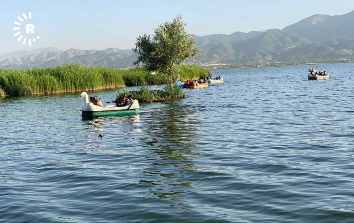 وێنەیەکی ئەرشیڤی دەریاچەی زرێبار لە مەریوان.