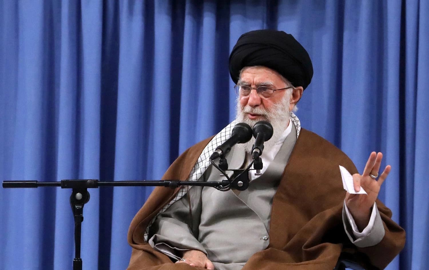 عەلی خامنەیی، رێبەری کۆماری ئیسلامیی ئێران.